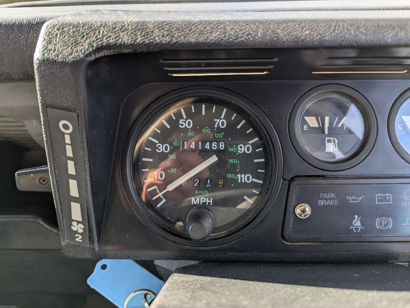 <p>1988 LAND ROVER DEFENDER 90</p>