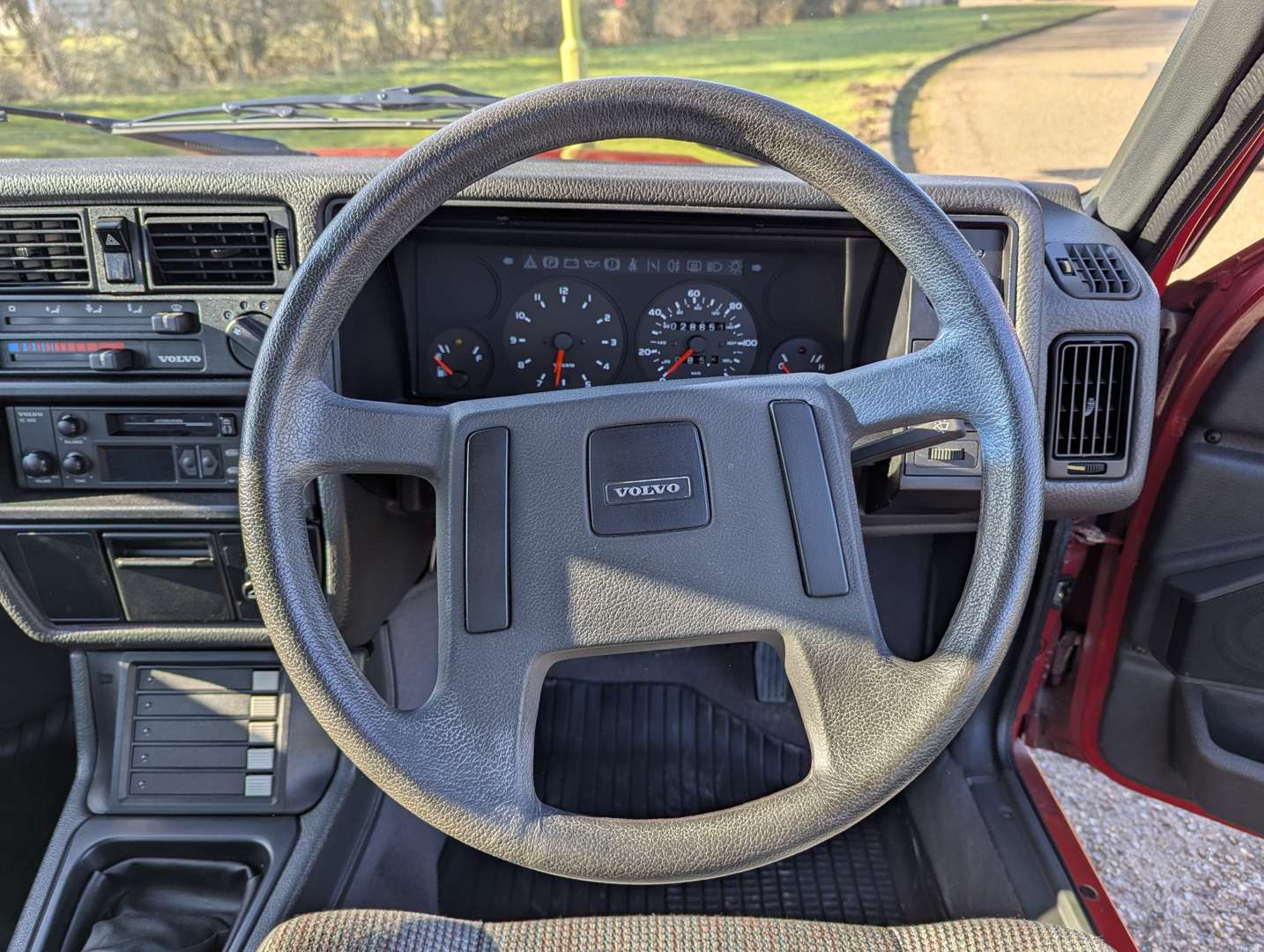 <p>1989 VOLVO 340</p>