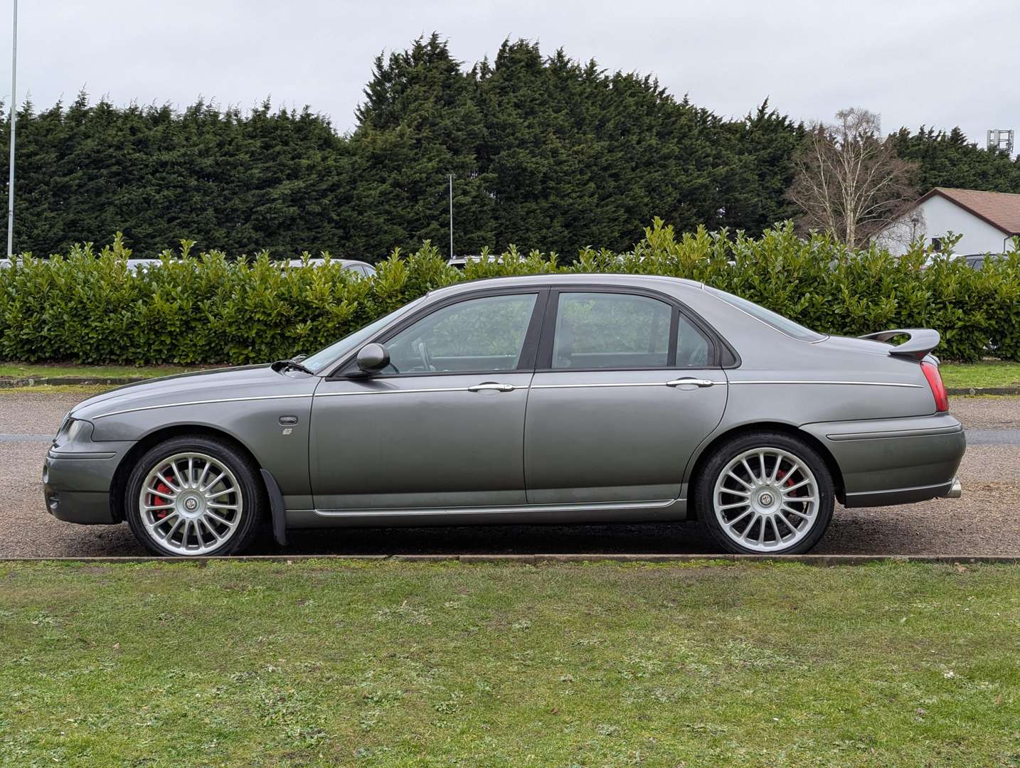 <p>2002 MG ZT +&nbsp;</p>