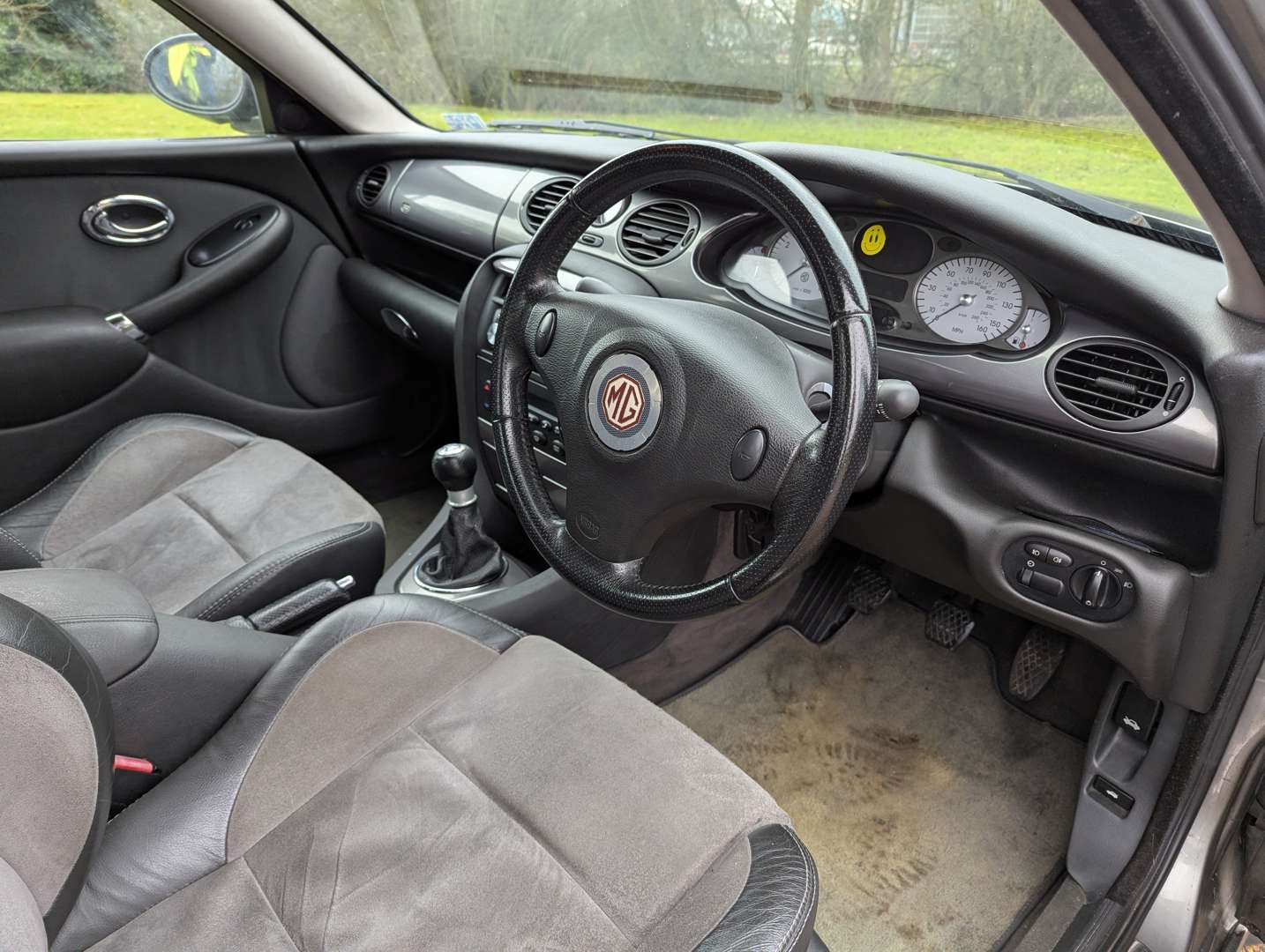 <p>2002 MG ZT +&nbsp;</p>