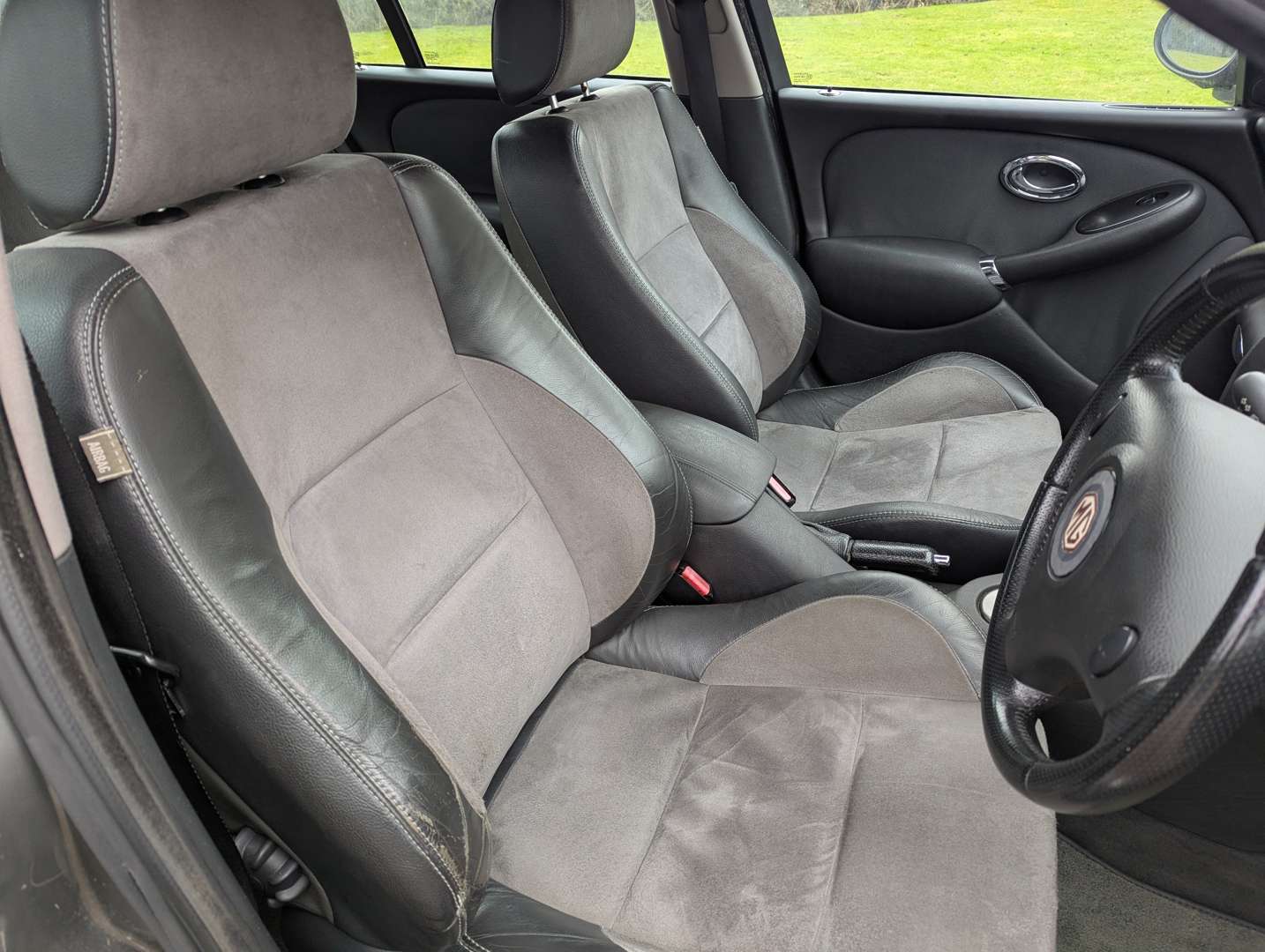 <p>2002 MG ZT +&nbsp;</p>
