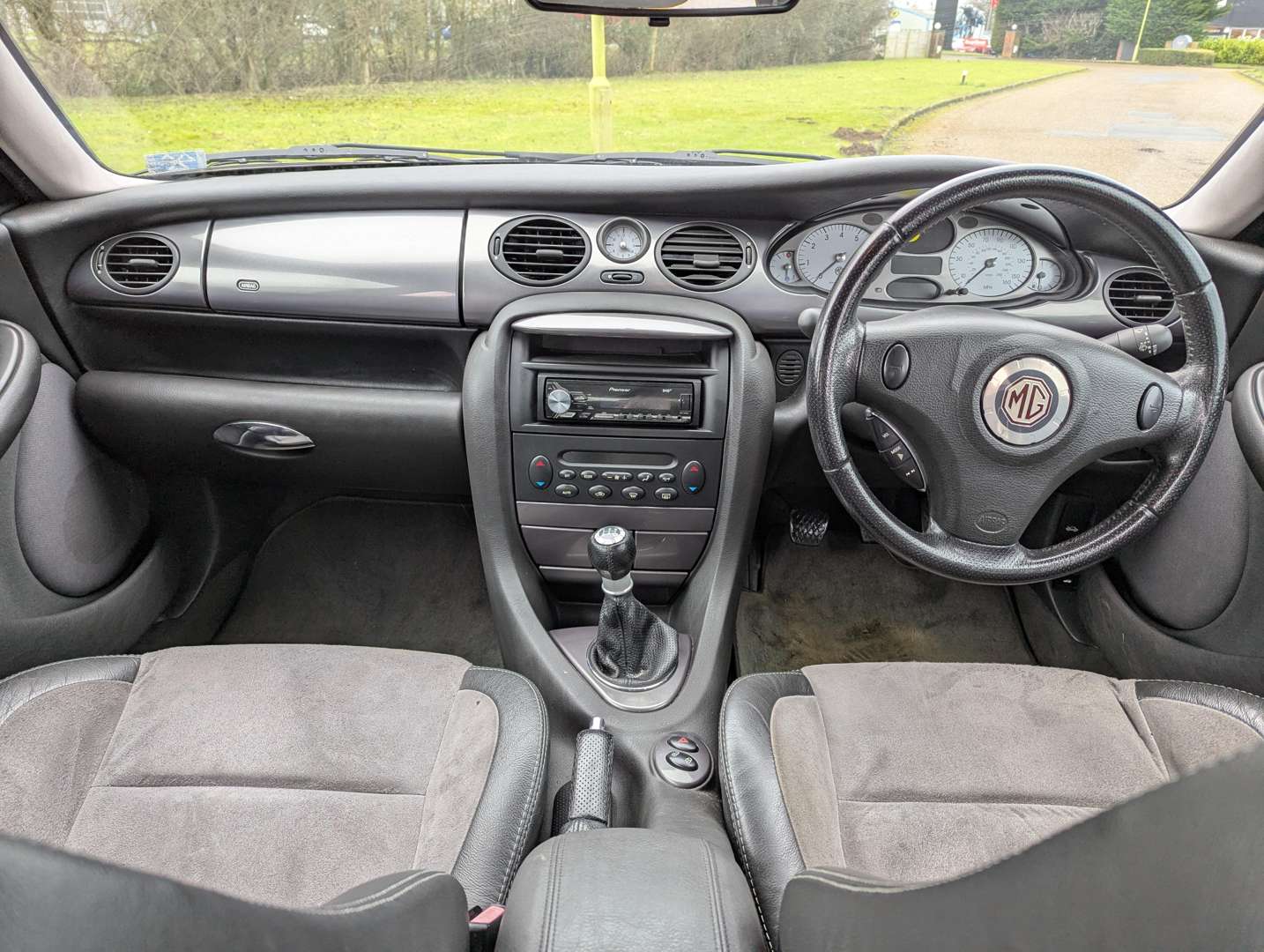<p>2002 MG ZT +&nbsp;</p>