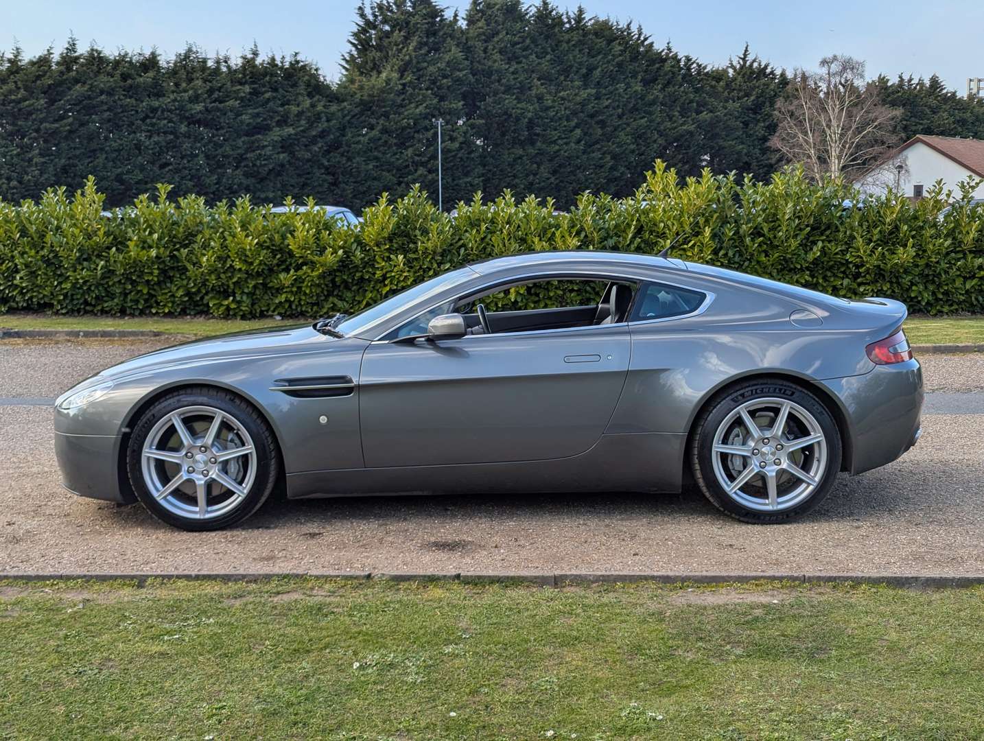 <p>2006 ASTON MARTIN VANTAGE V8</p>