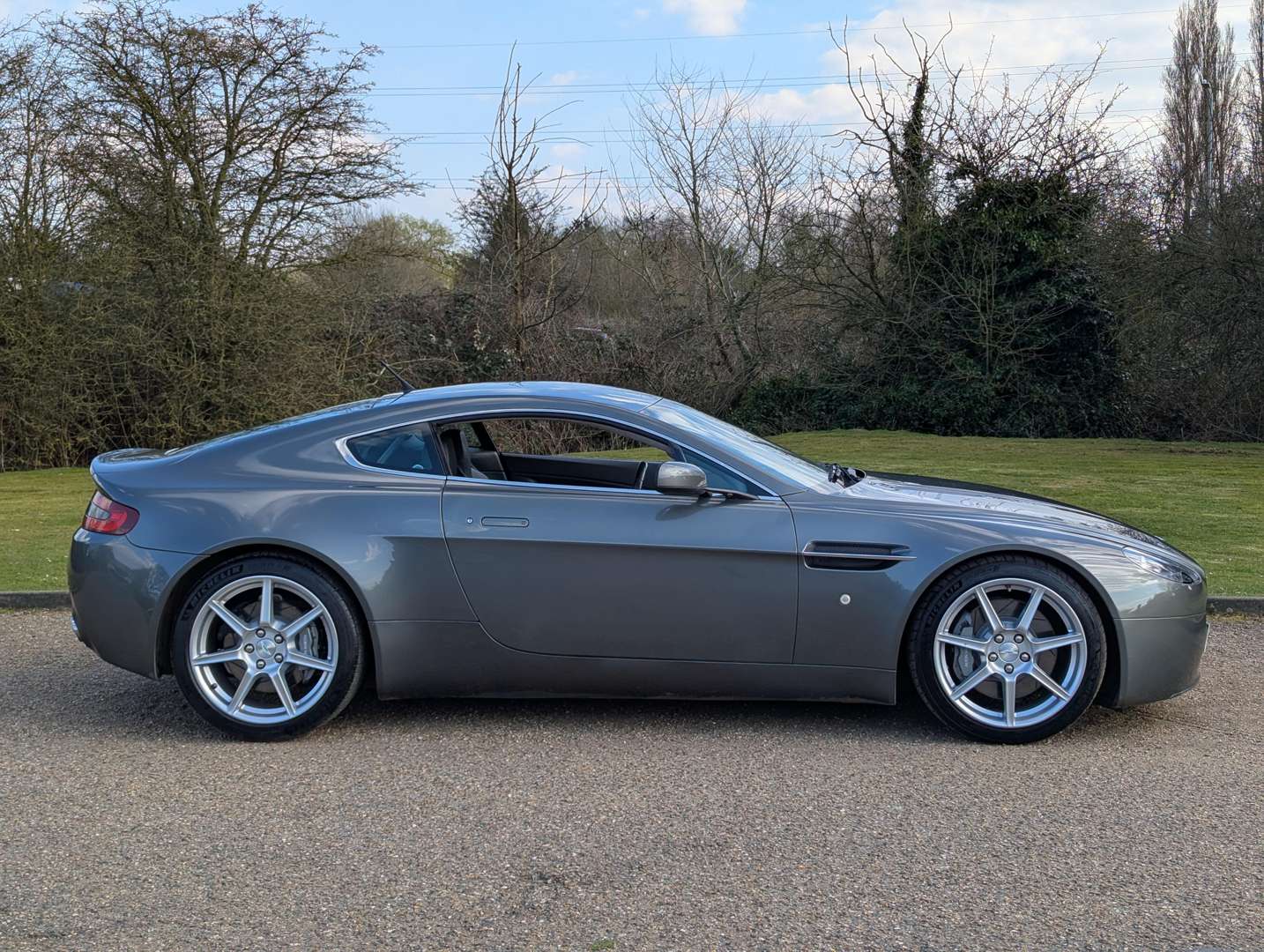 <p>2006 ASTON MARTIN VANTAGE V8</p>