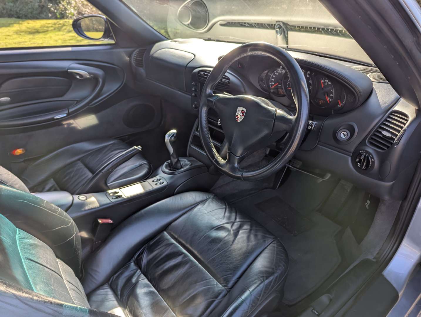 <p>2001 PORSCHE (996) 911 3.4 C4 COUPE MANUAL</p>