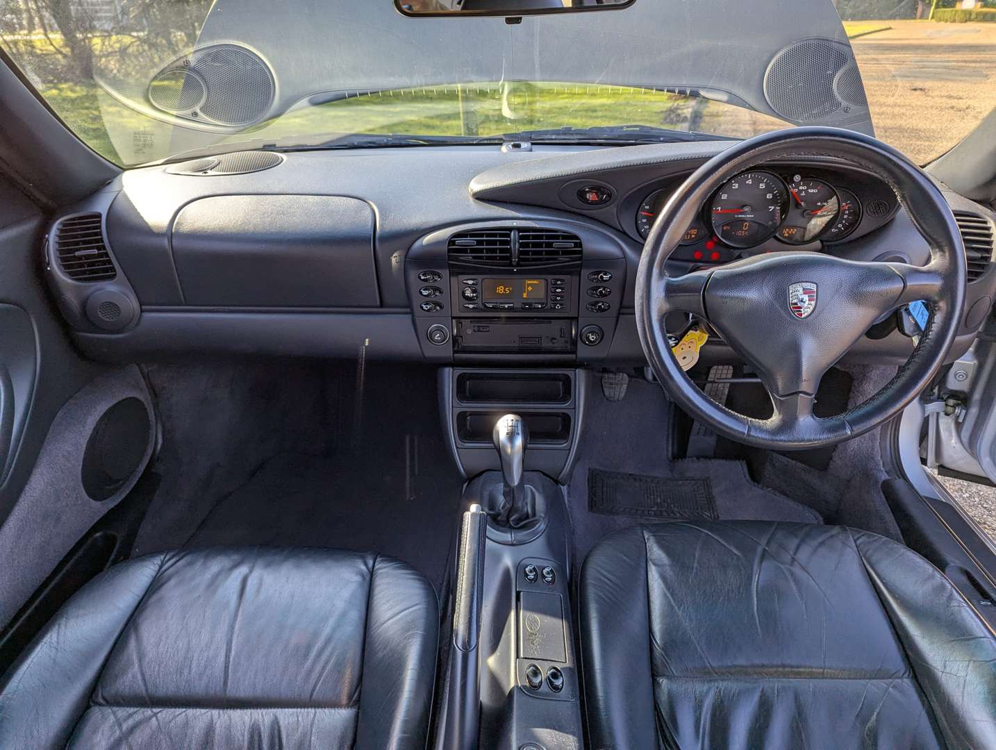 <p>2001 PORSCHE (996) 911 3.4 C4 COUPE MANUAL</p>