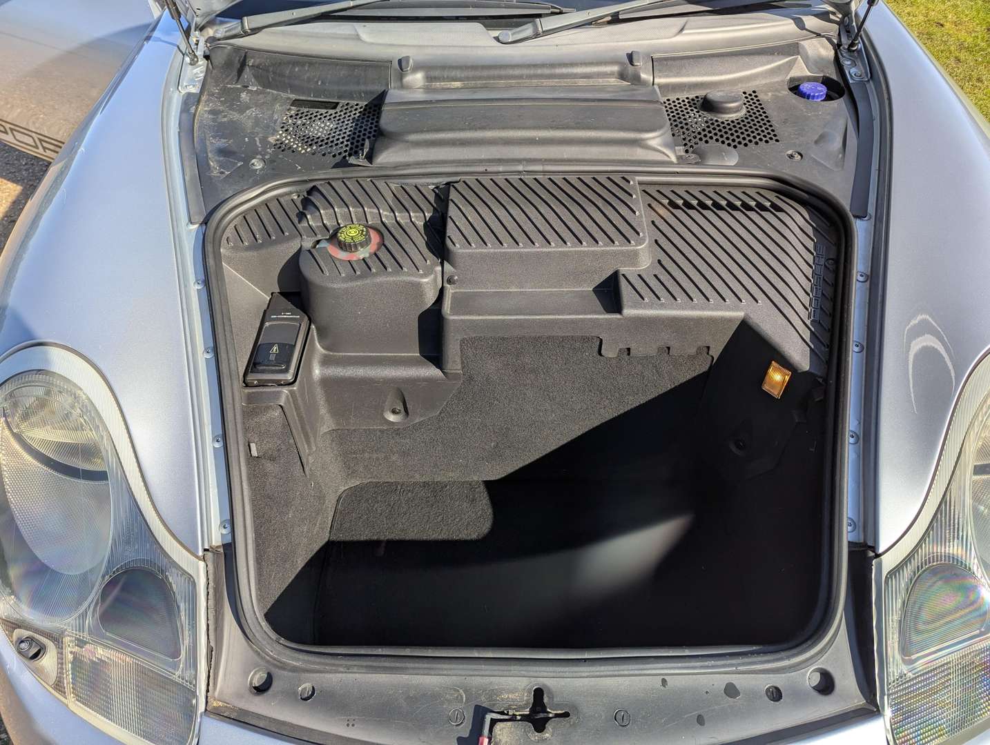 <p>2001 PORSCHE (996) 911 3.4 C4 COUPE MANUAL</p>