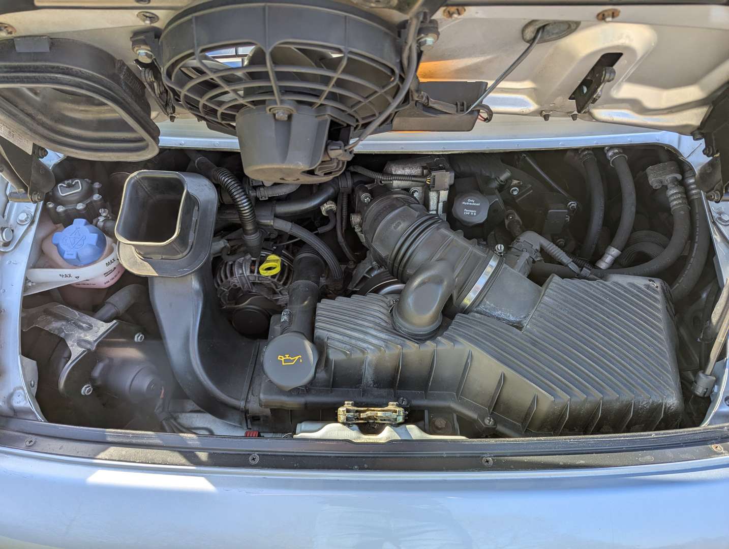 <p>2001 PORSCHE (996) 911 3.4 C4 COUPE MANUAL</p>