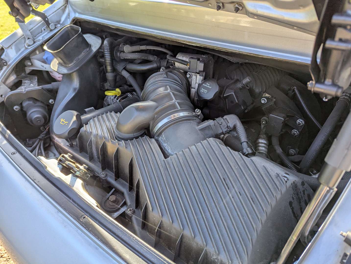 <p>2001 PORSCHE (996) 911 3.4 C4 COUPE MANUAL</p>