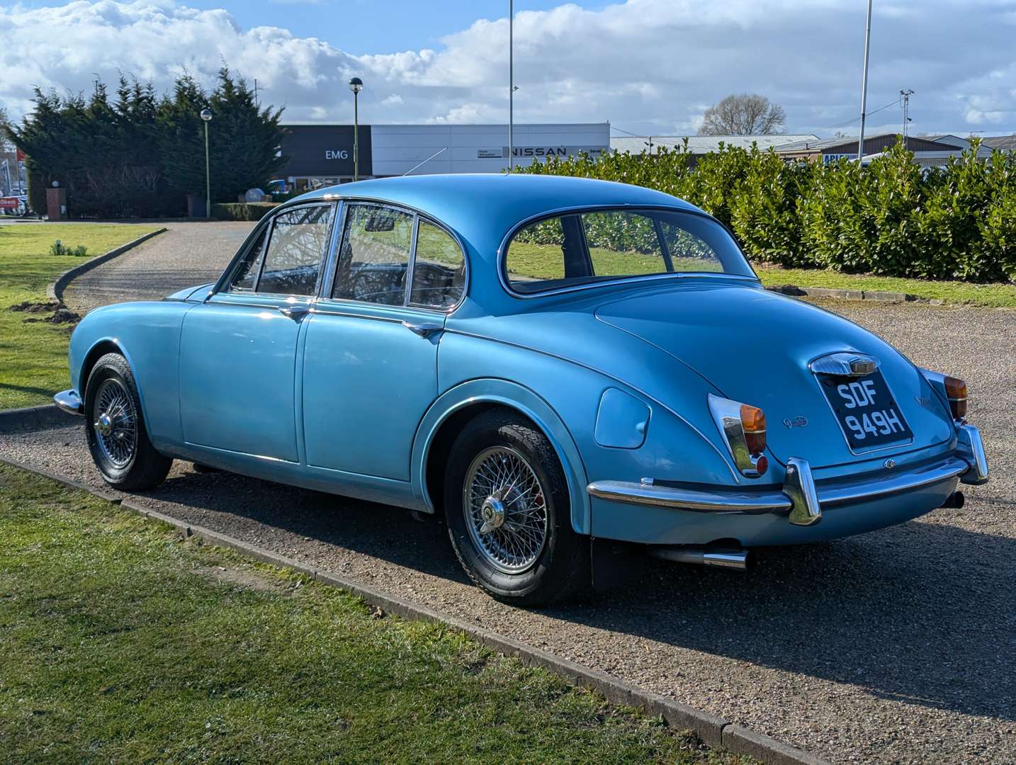 <p>1969 DAIMLER V8 250 AUTO</p>