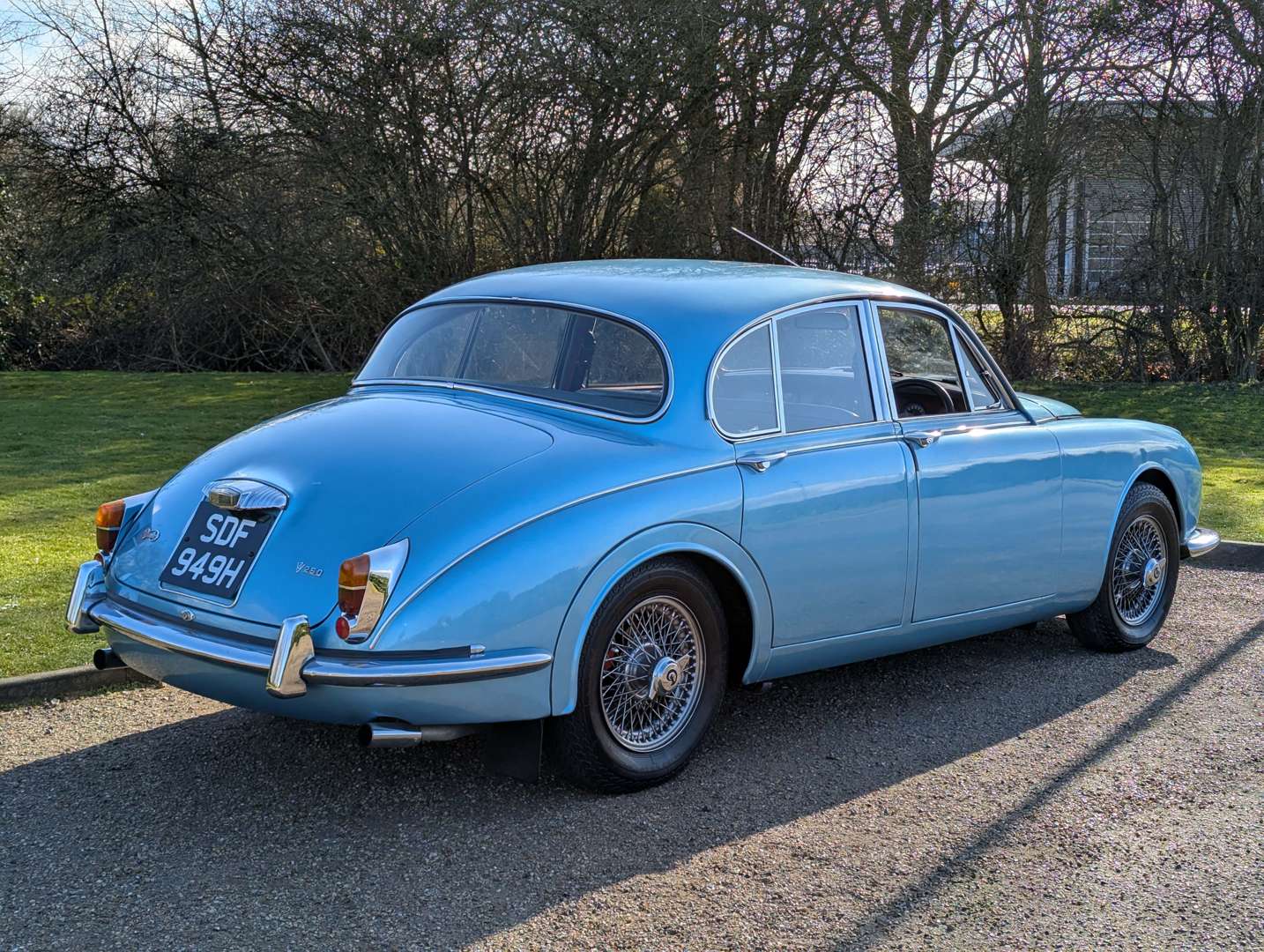 <p>1969 DAIMLER V8 250 AUTO</p>