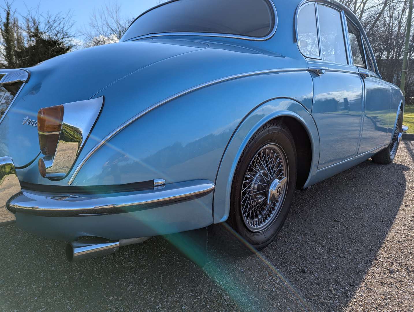 <p>1969 DAIMLER V8 250 AUTO</p>
