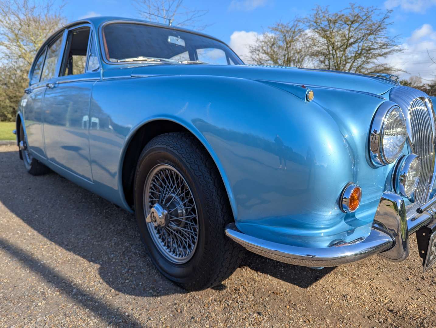 <p>1969 DAIMLER V8 250 AUTO</p>