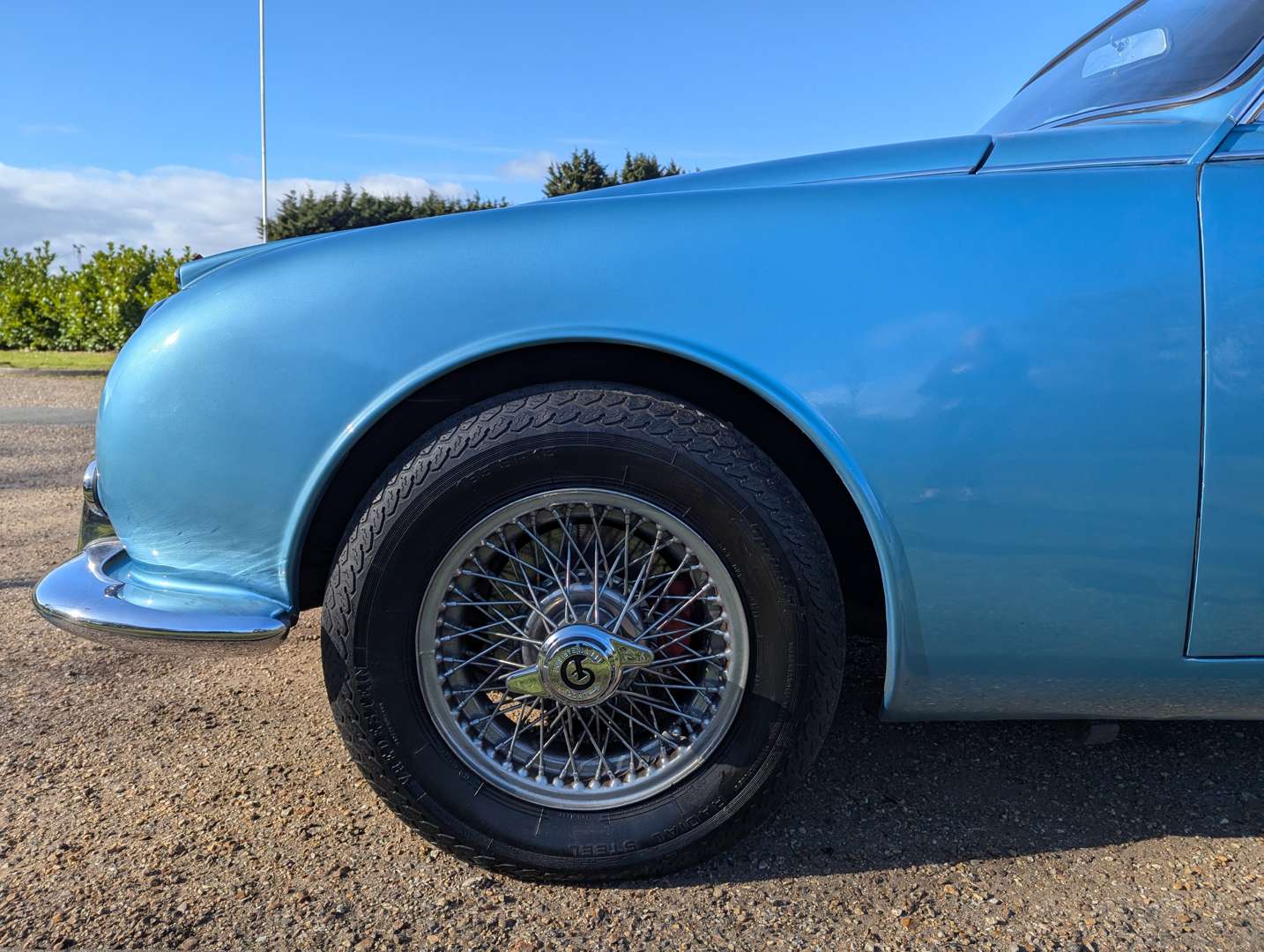 <p>1969 DAIMLER V8 250 AUTO</p>