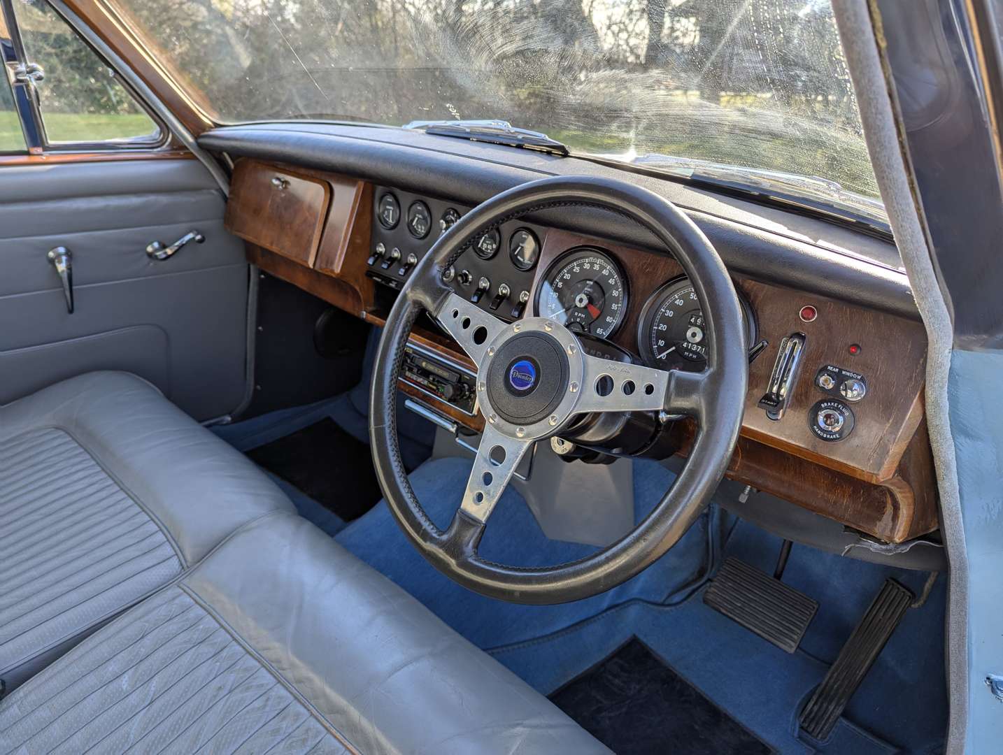 <p>1969 DAIMLER V8 250 AUTO</p>