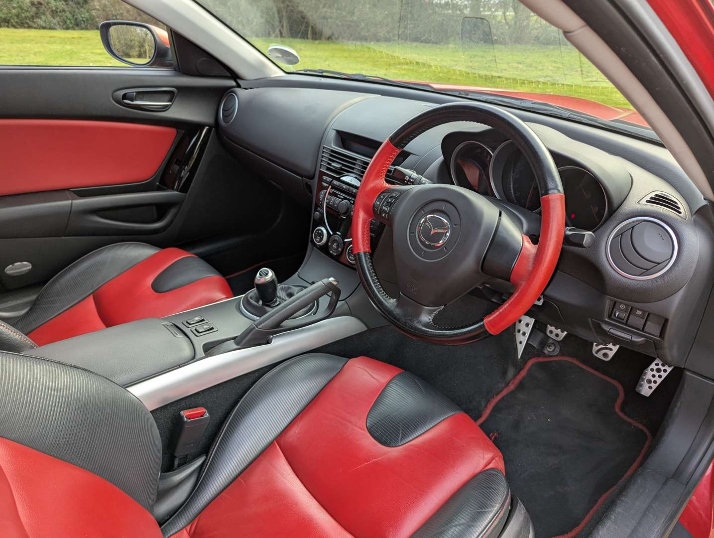 <p>2004 MAZDA&nbsp;RX-8 231 PS ONE OWNER</p>