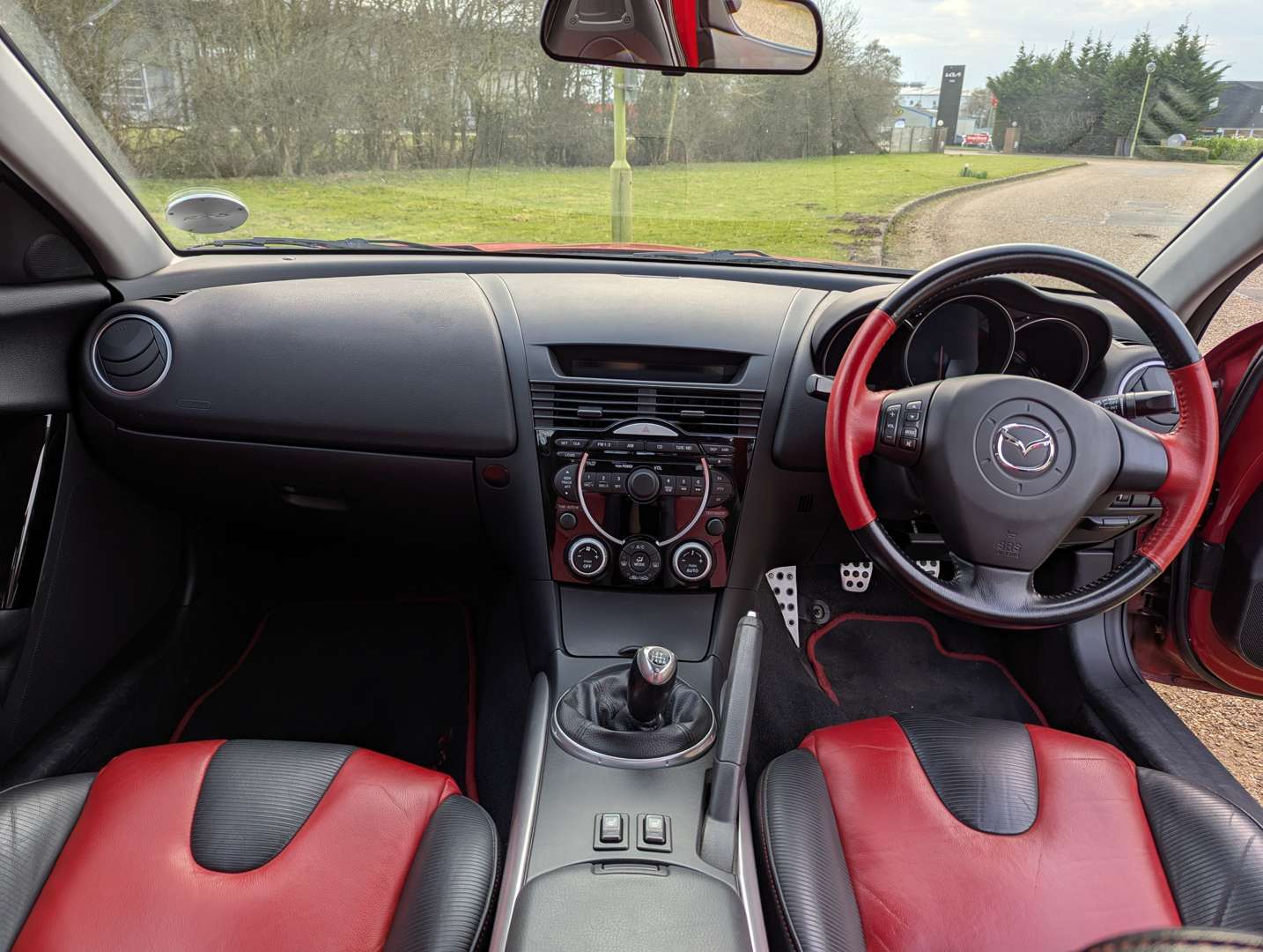 <p>2004 MAZDA&nbsp;RX-8 231 PS ONE OWNER</p>