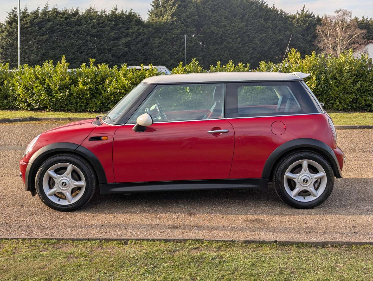 <p>2001 MINI COOPER</p>