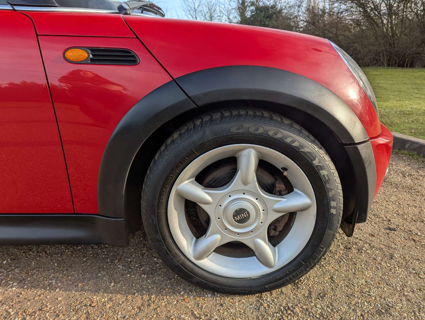<p>2001 MINI COOPER</p>