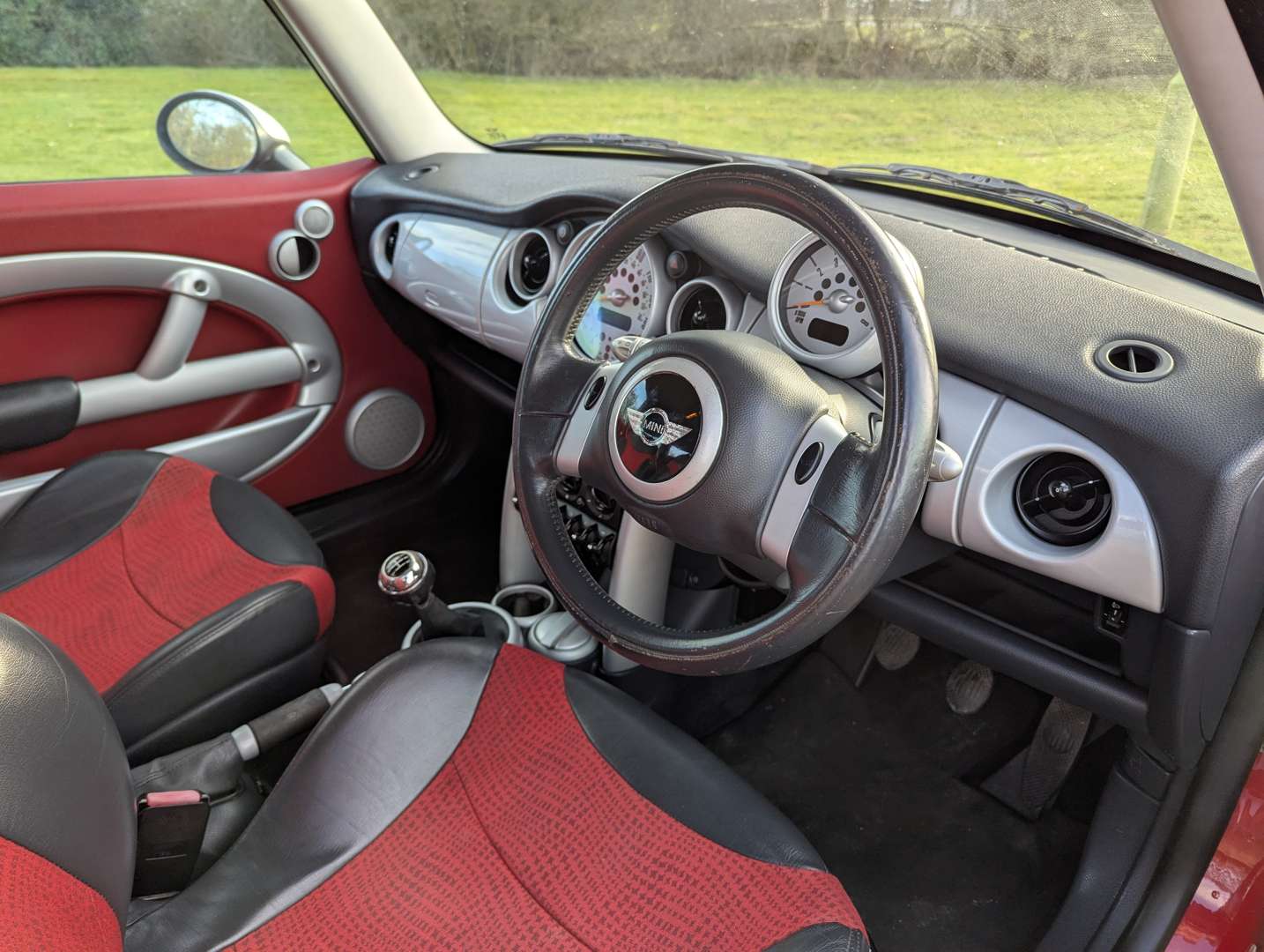 <p>2001 MINI COOPER</p>