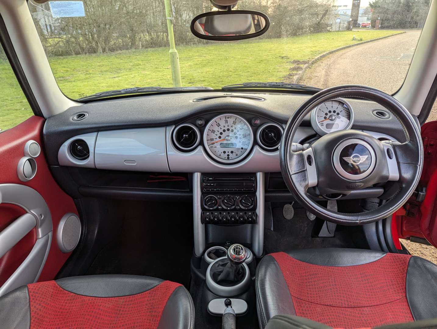 <p>2001 MINI COOPER</p>