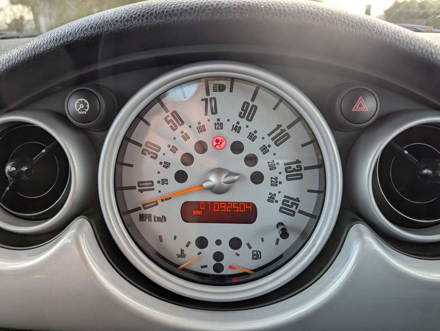 <p>2001 MINI COOPER</p>