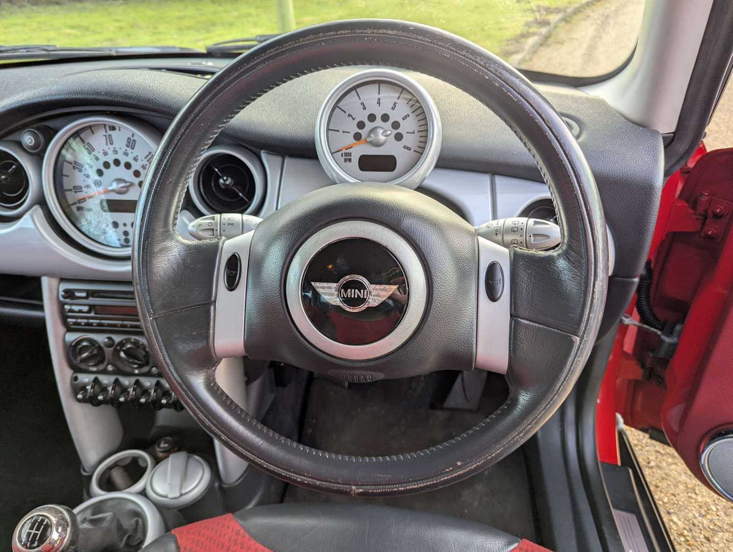 <p>2001 MINI COOPER</p>