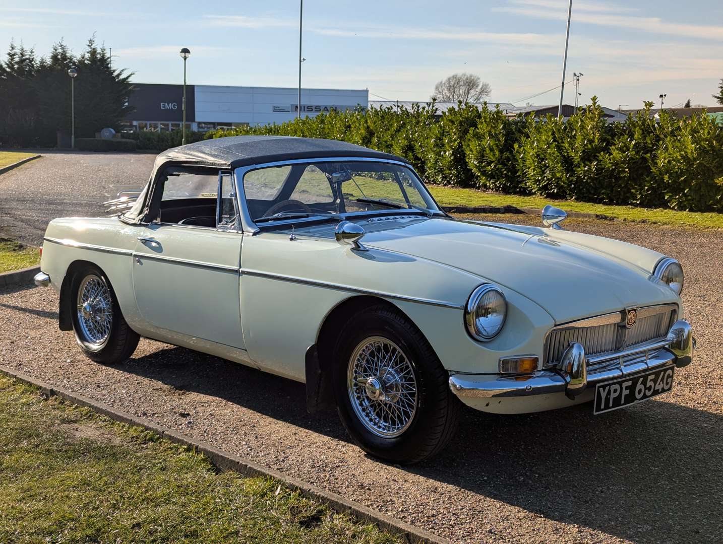<p>1969 MG B ROADSTER</p>