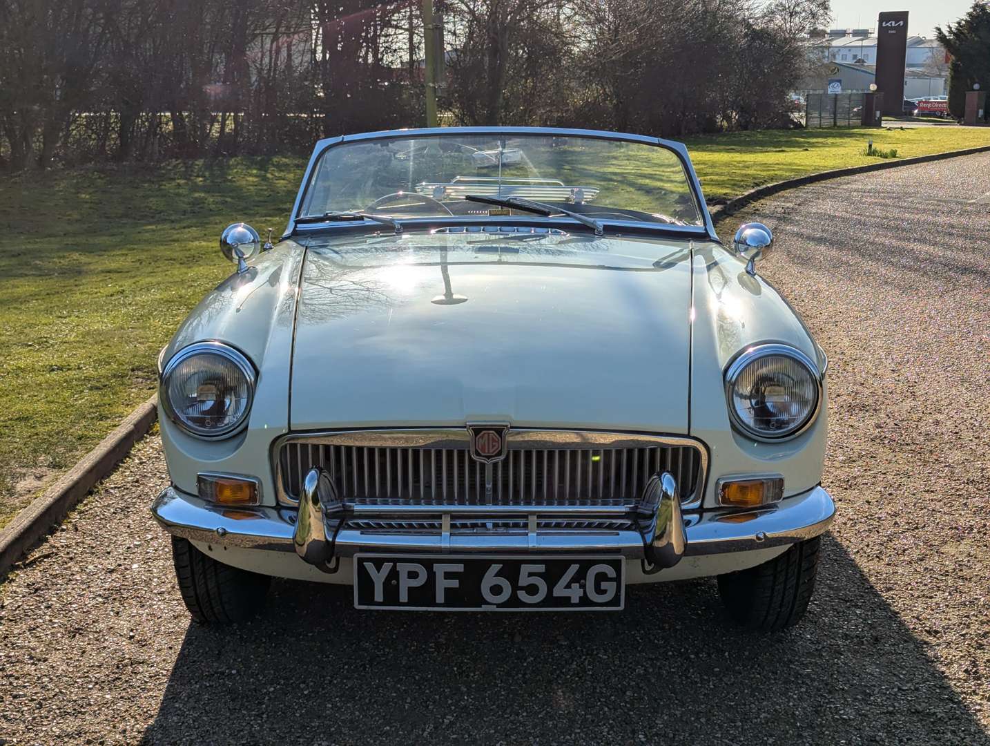 <p>1969 MG B ROADSTER</p>