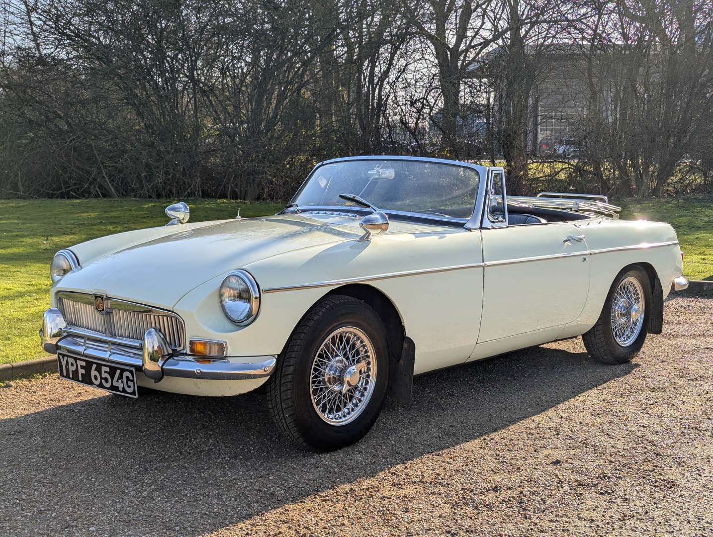<p>1969 MG B ROADSTER</p>