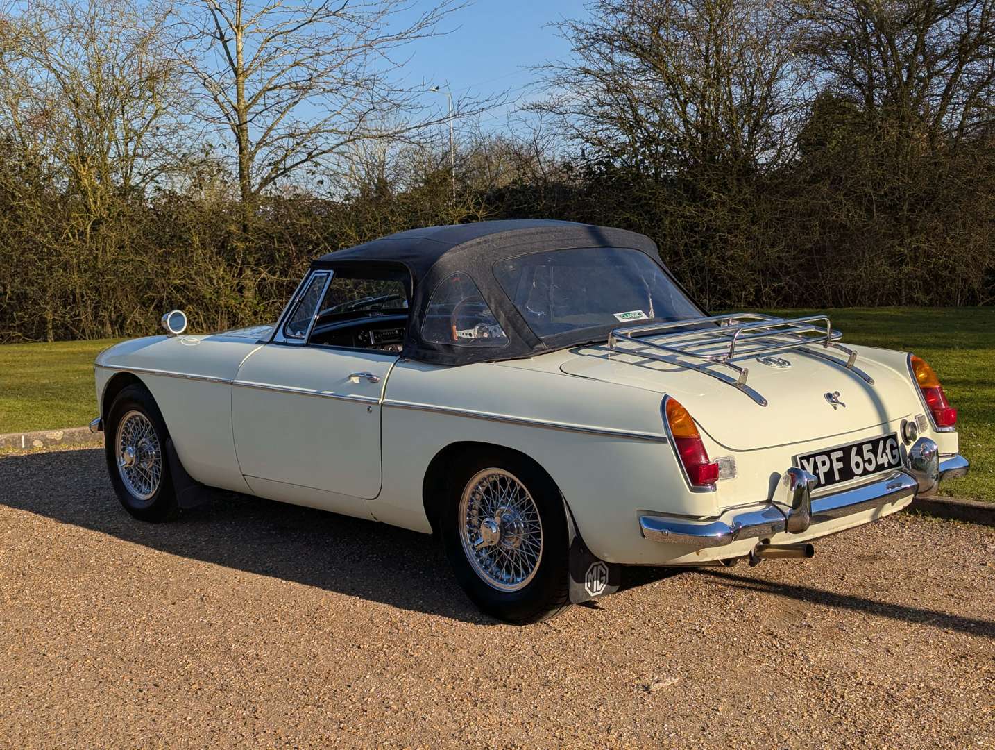 <p>1969 MG B ROADSTER</p>