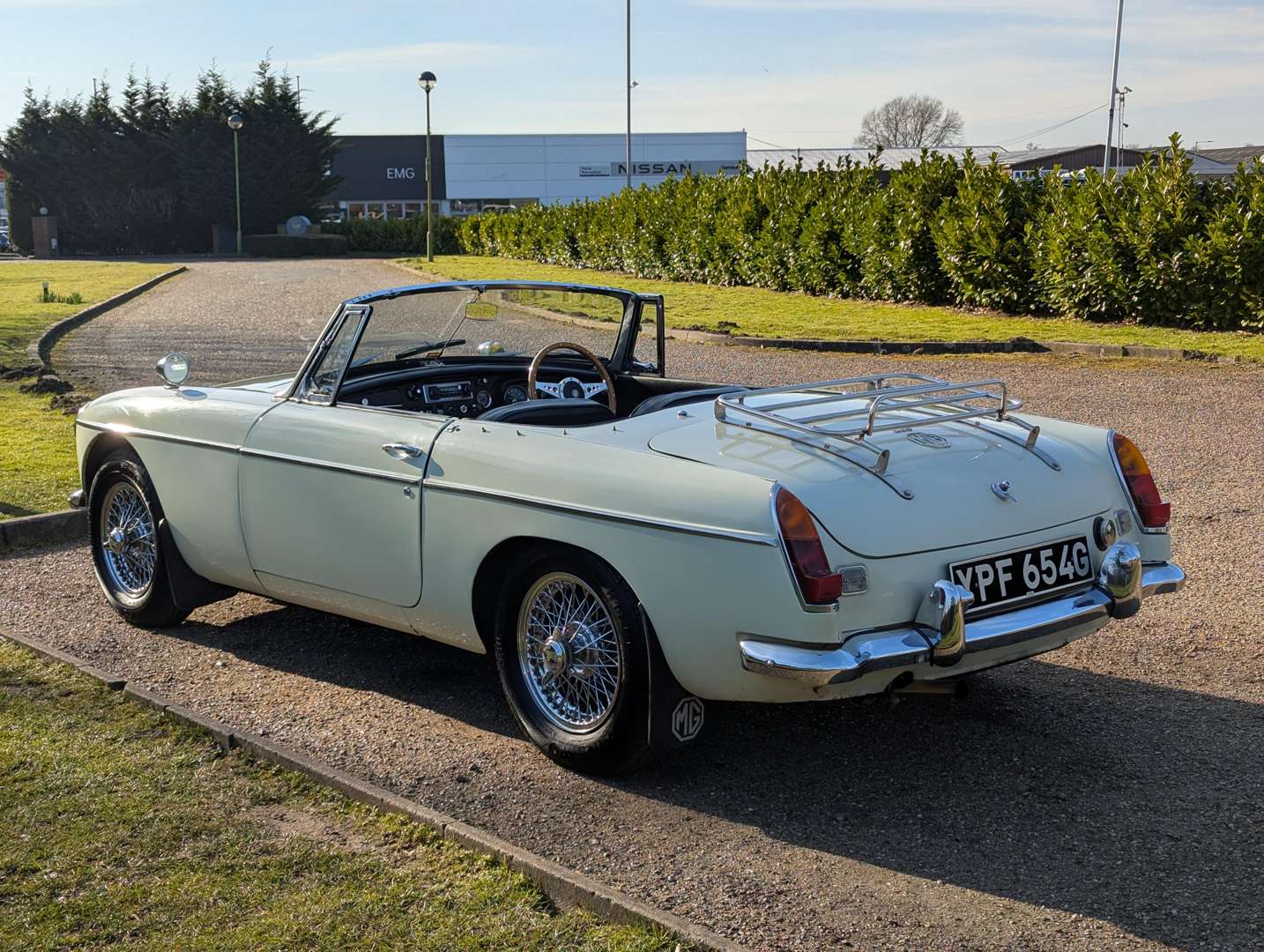 <p>1969 MG B ROADSTER</p>