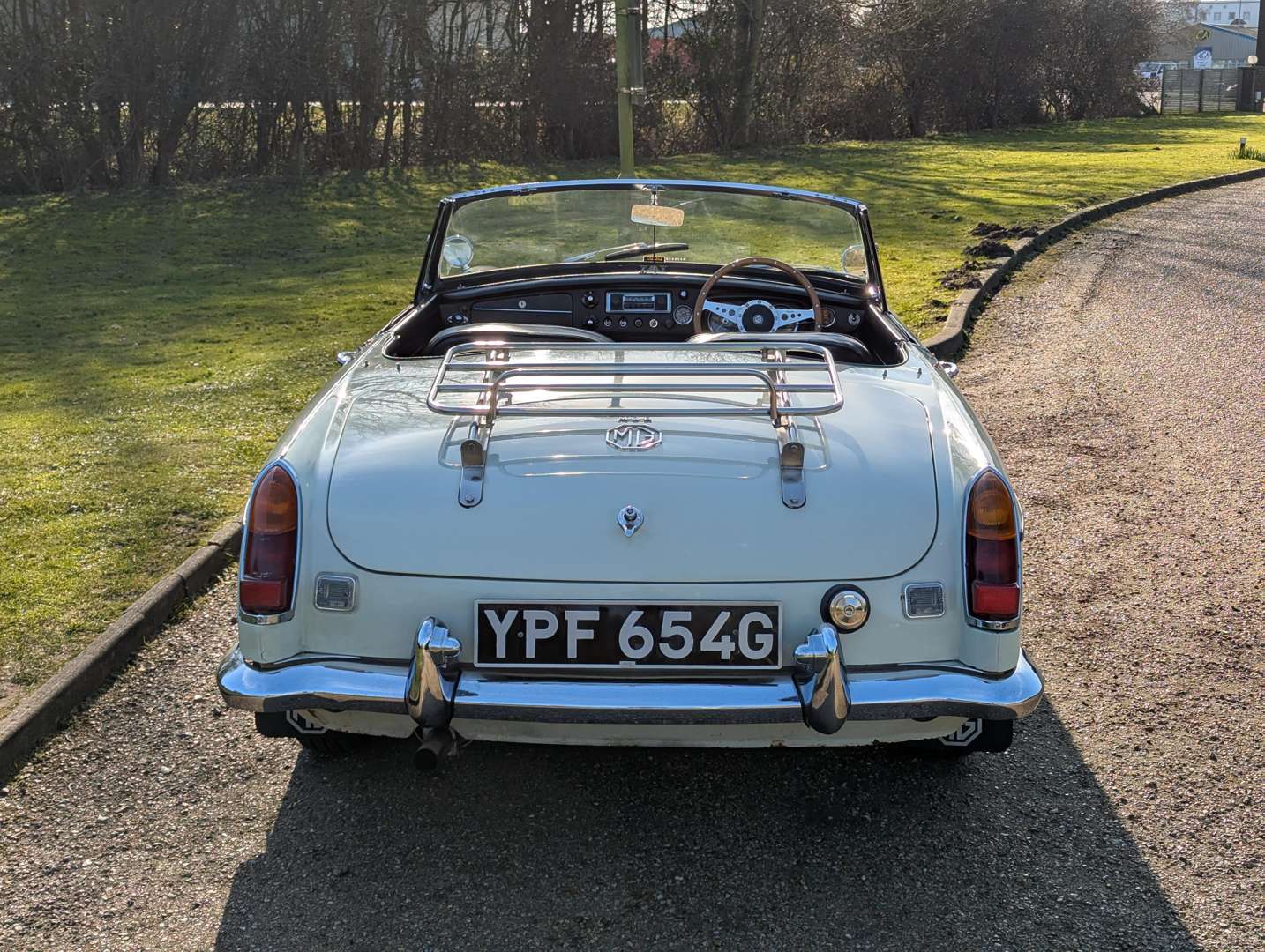 <p>1969 MG B ROADSTER</p>