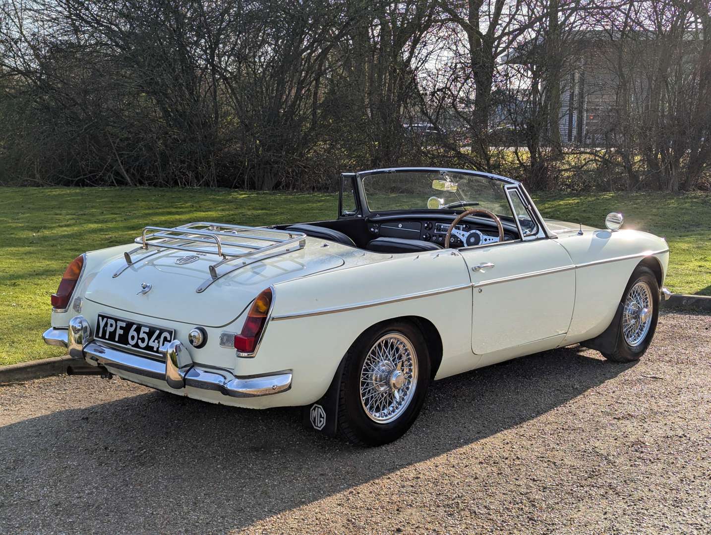 <p>1969 MG B ROADSTER</p>