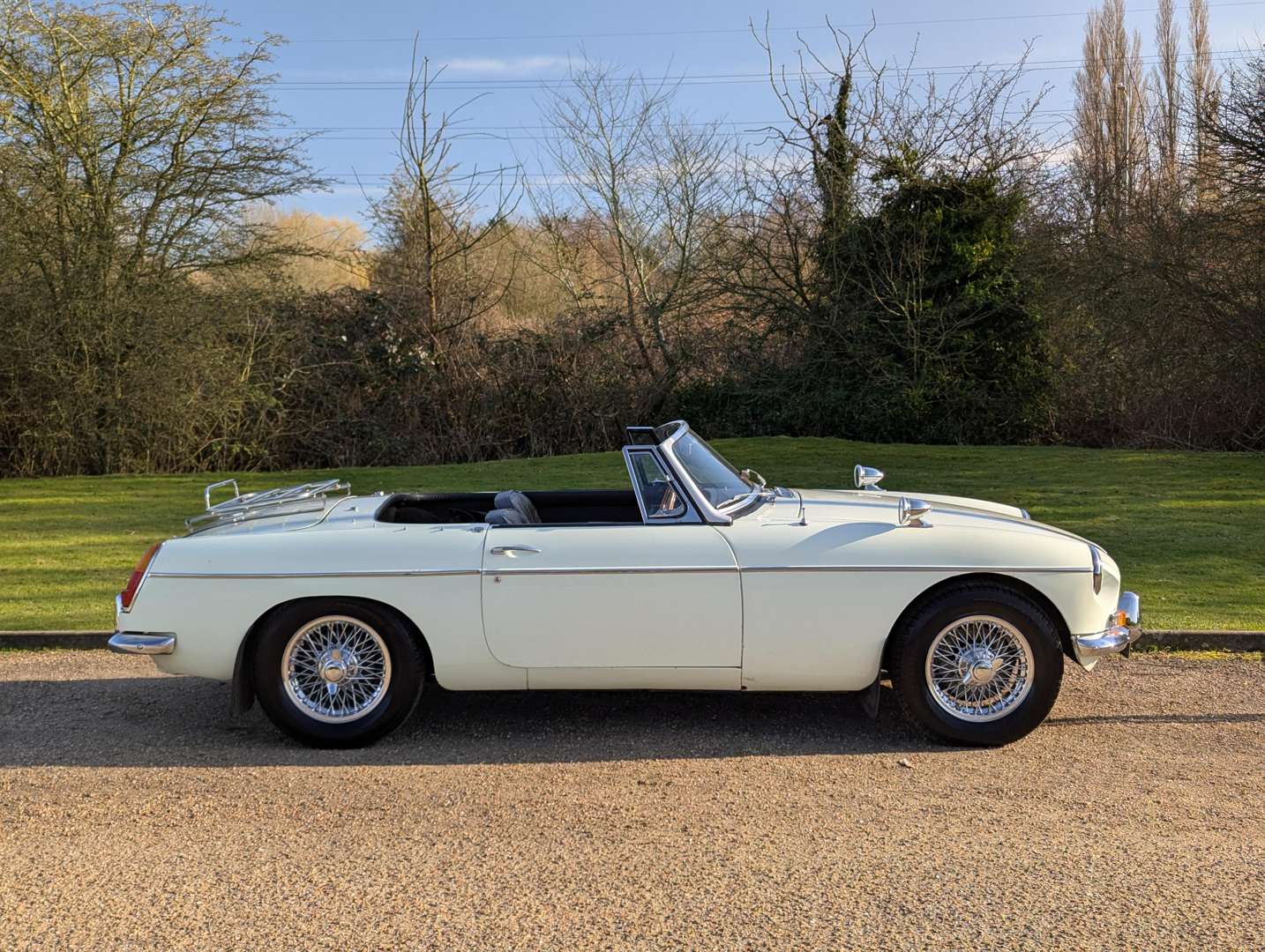 <p>1969 MG B ROADSTER</p>