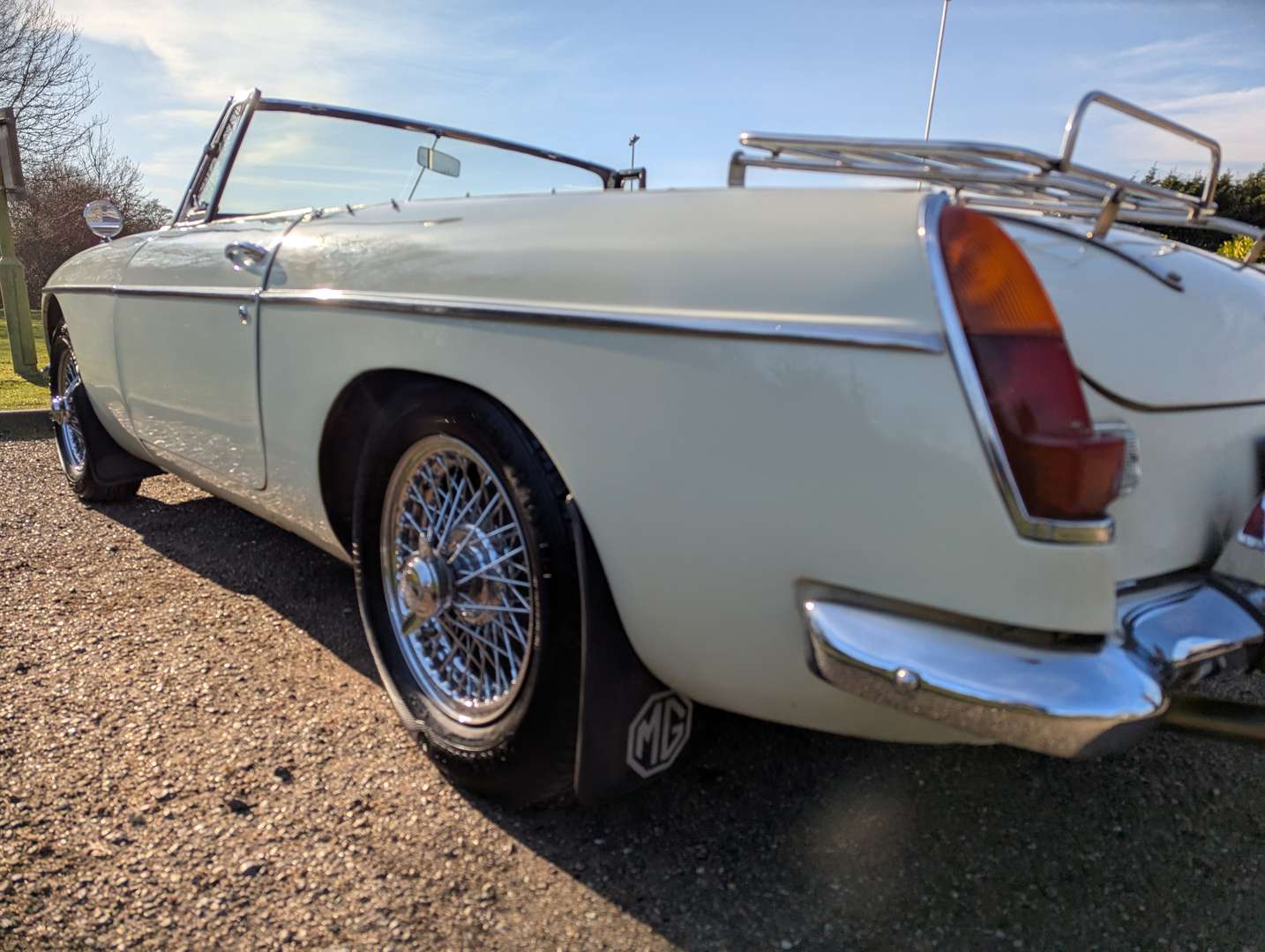 <p>1969 MG B ROADSTER</p>