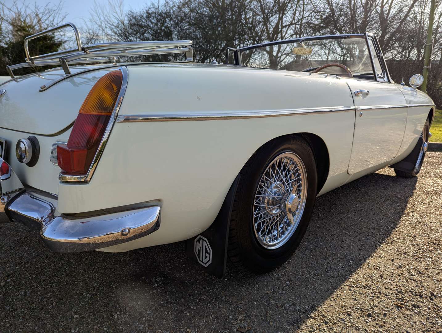 <p>1969 MG B ROADSTER</p>