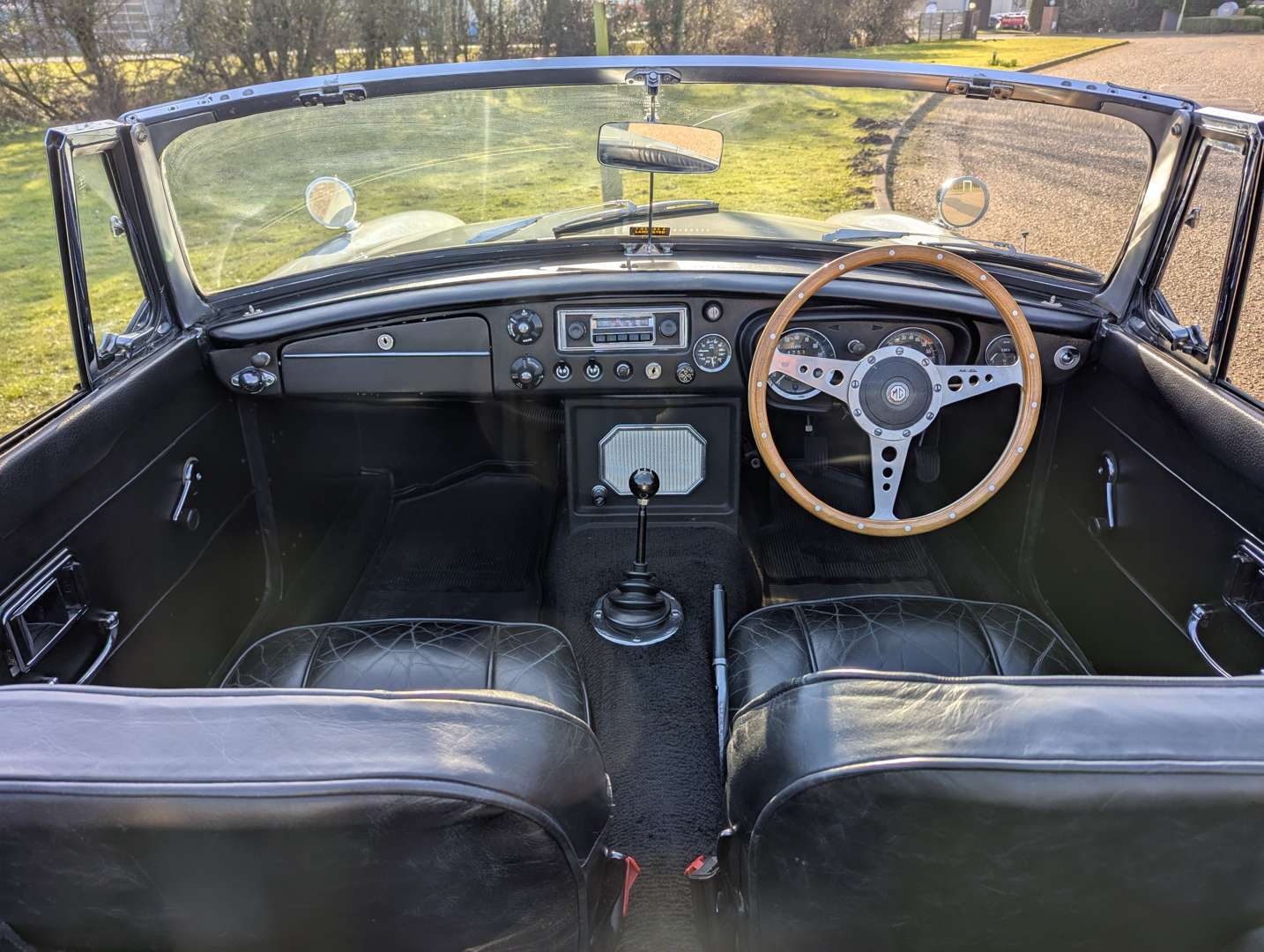 <p>1969 MG B ROADSTER</p>