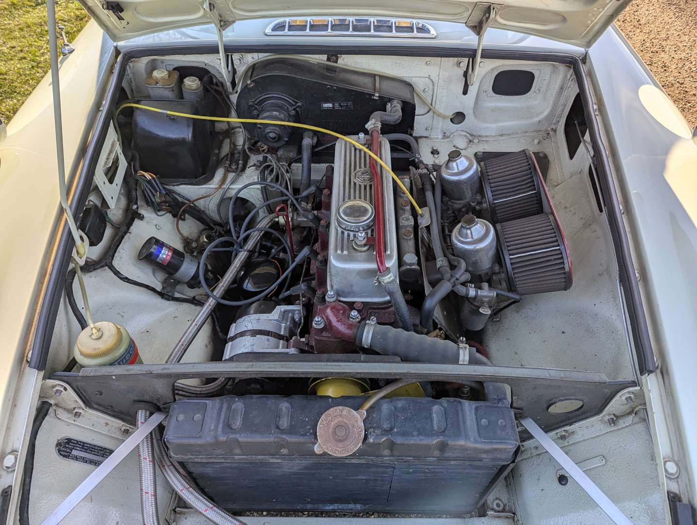 <p>1969 MG B ROADSTER</p>