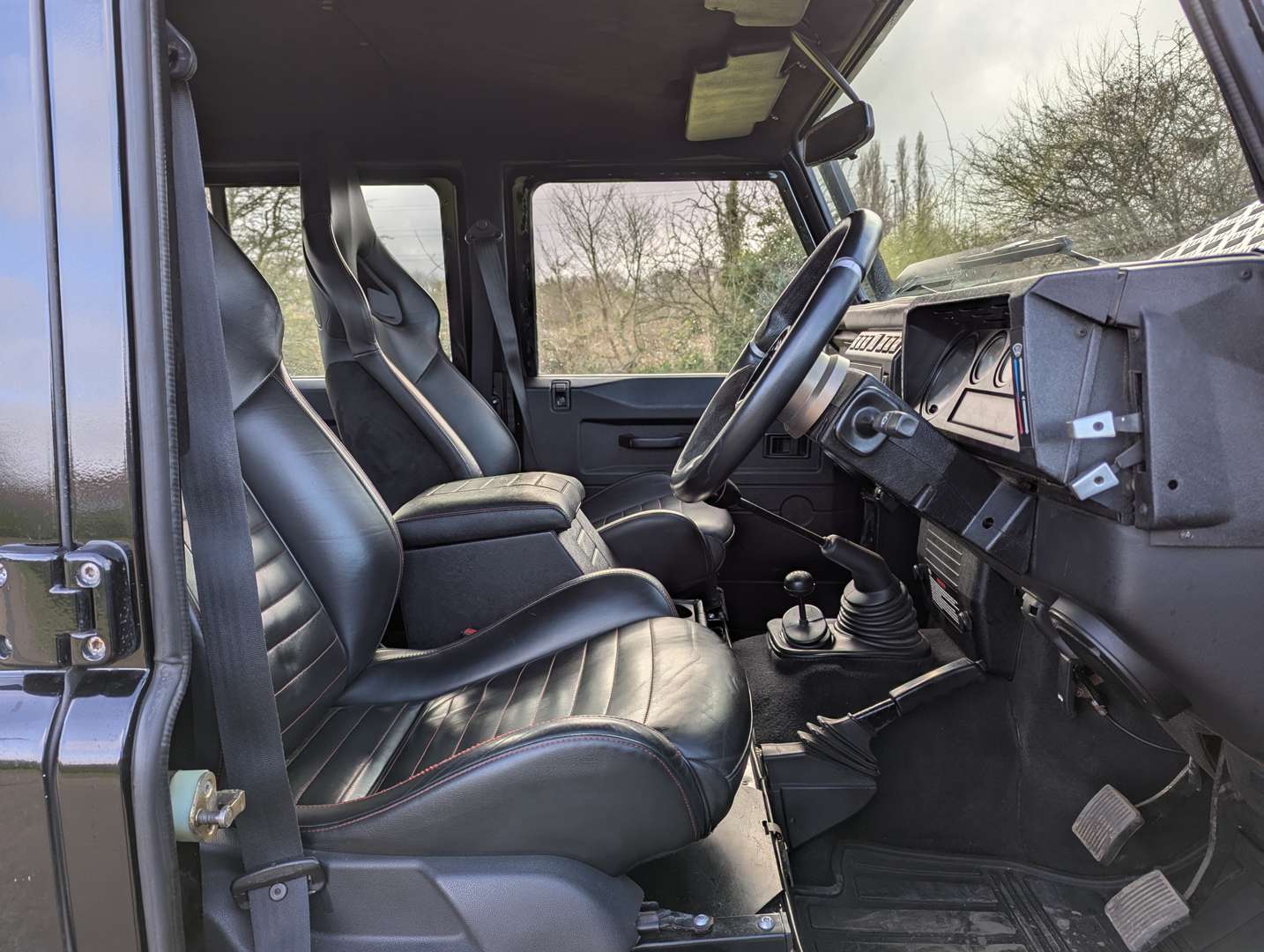 <p>2005 LAND ROVER DEFENDER 130 TD5 SPECTRE EVOCATION</p>