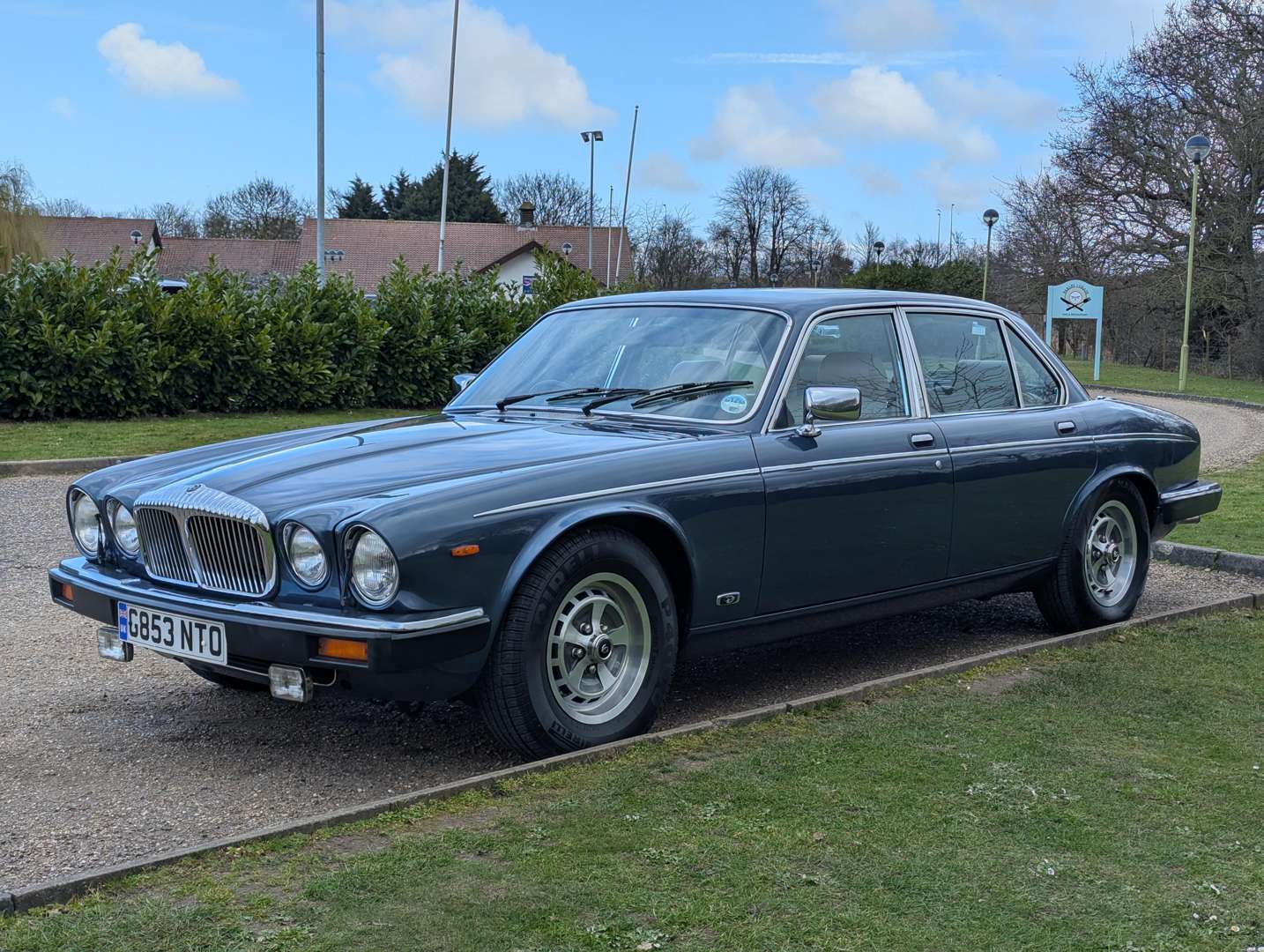 <p>1989 DAIMLER DOUBLE SIX HE AUTO</p>