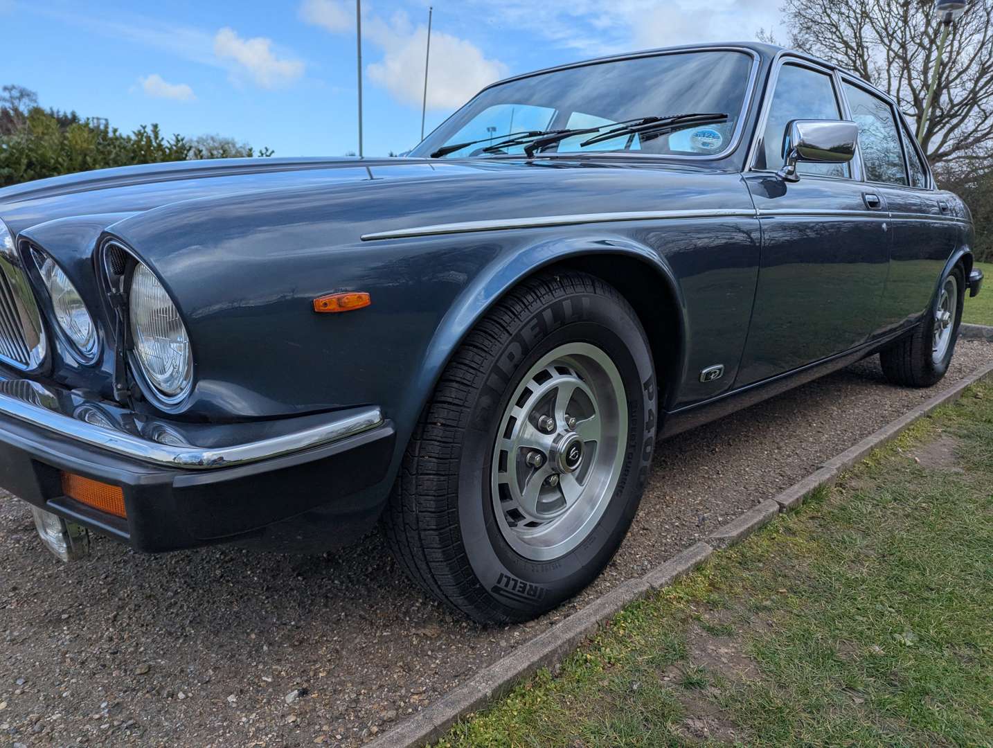 <p>1989 DAIMLER DOUBLE SIX HE AUTO</p>