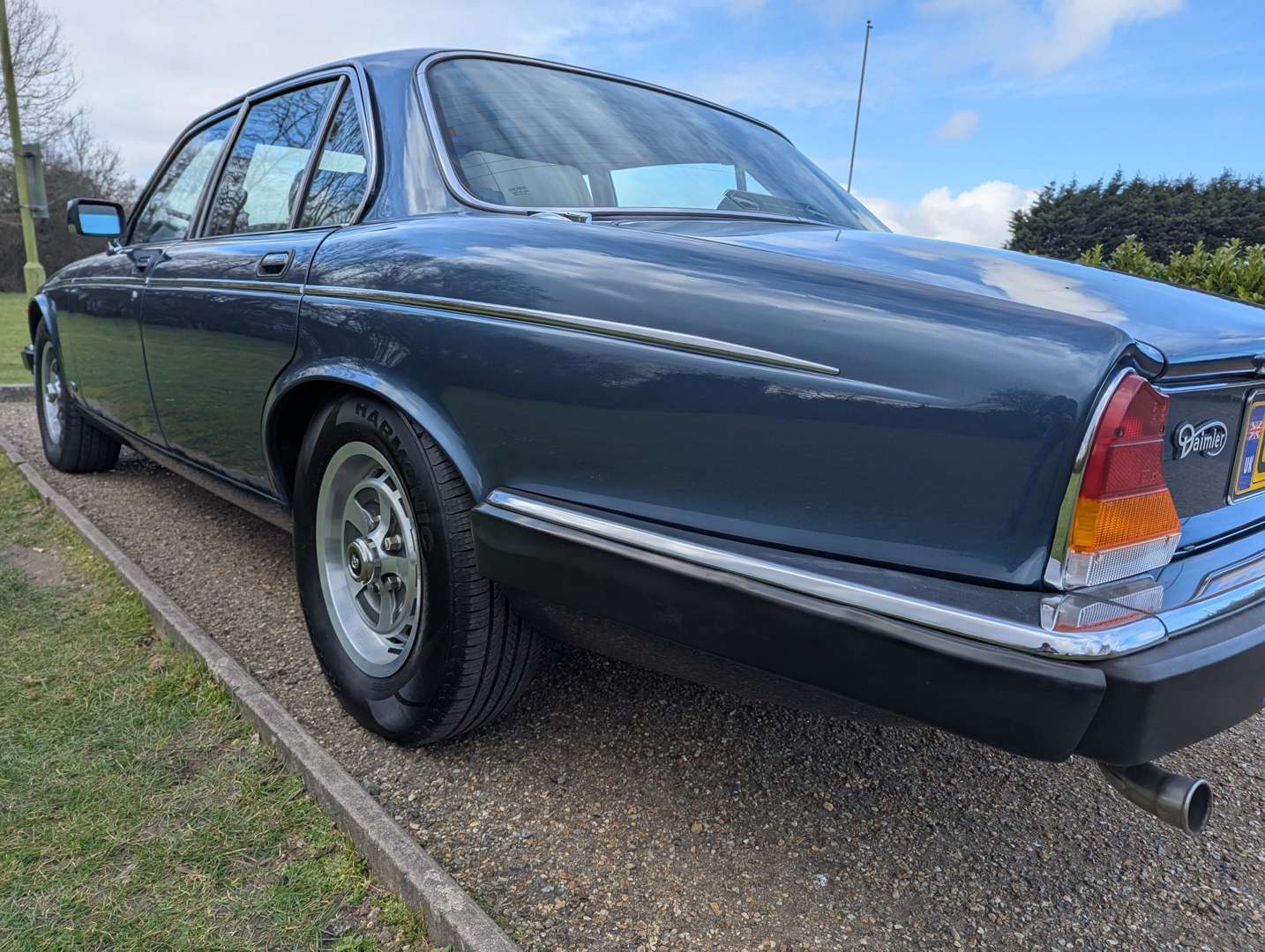 <p>1989 DAIMLER DOUBLE SIX HE AUTO</p>