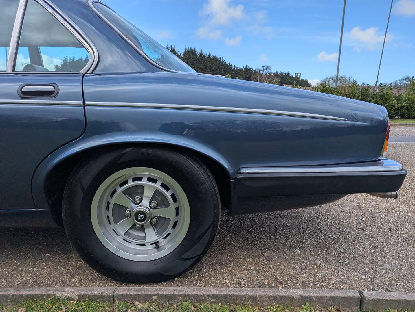 <p>1989 DAIMLER DOUBLE SIX HE AUTO</p>