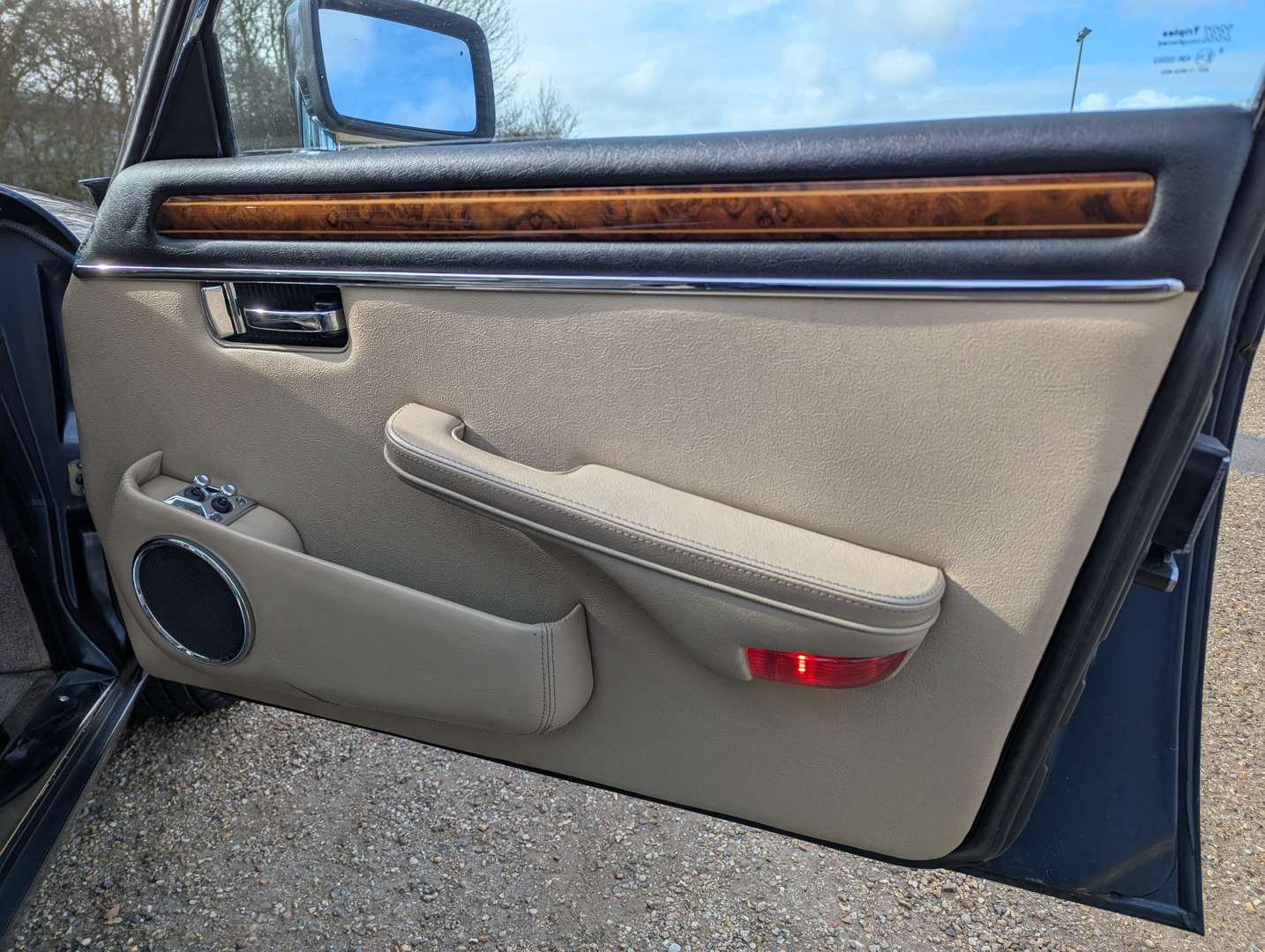 <p>1989 DAIMLER DOUBLE SIX HE AUTO</p>