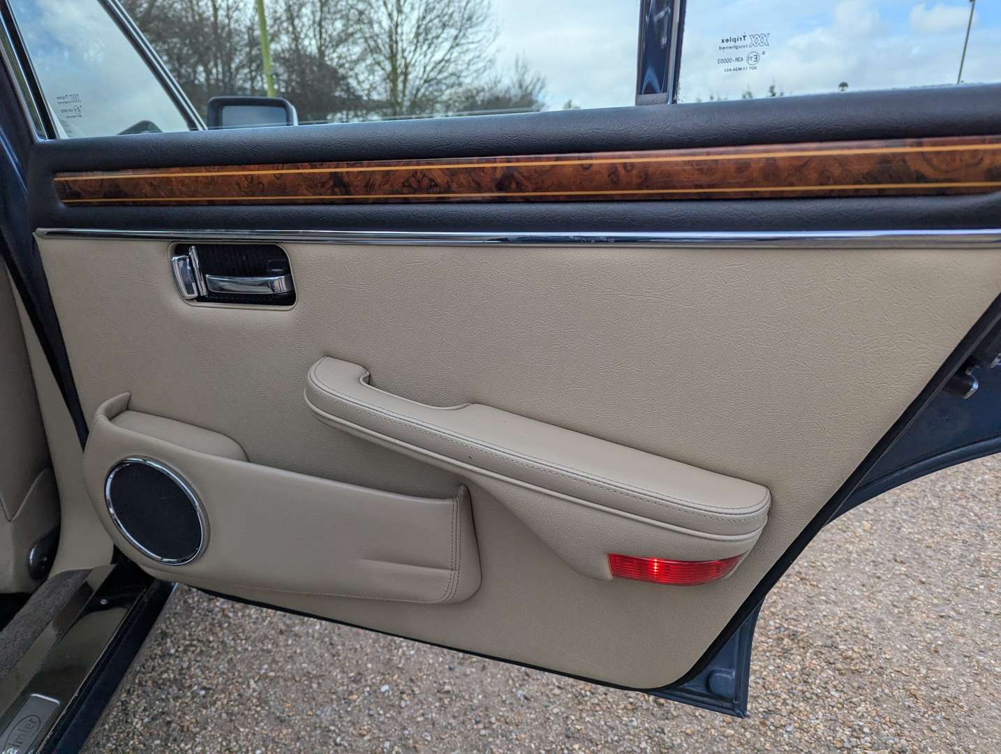 <p>1989 DAIMLER DOUBLE SIX HE AUTO</p>