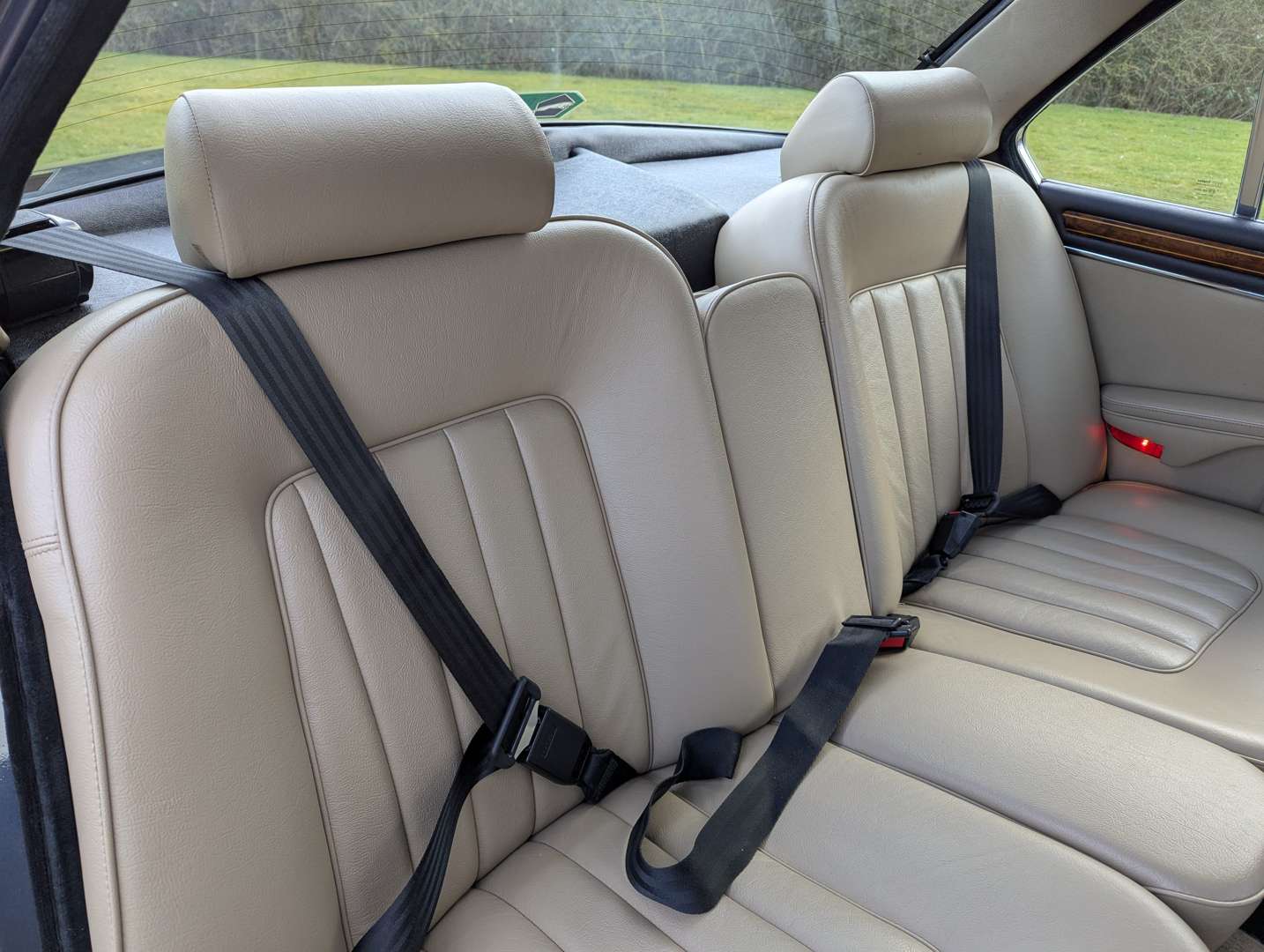 <p>1989 DAIMLER DOUBLE SIX HE AUTO</p>