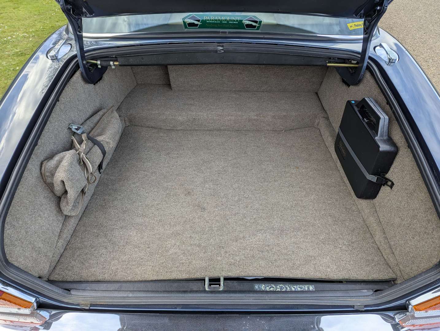 <p>1989 DAIMLER DOUBLE SIX HE AUTO</p>