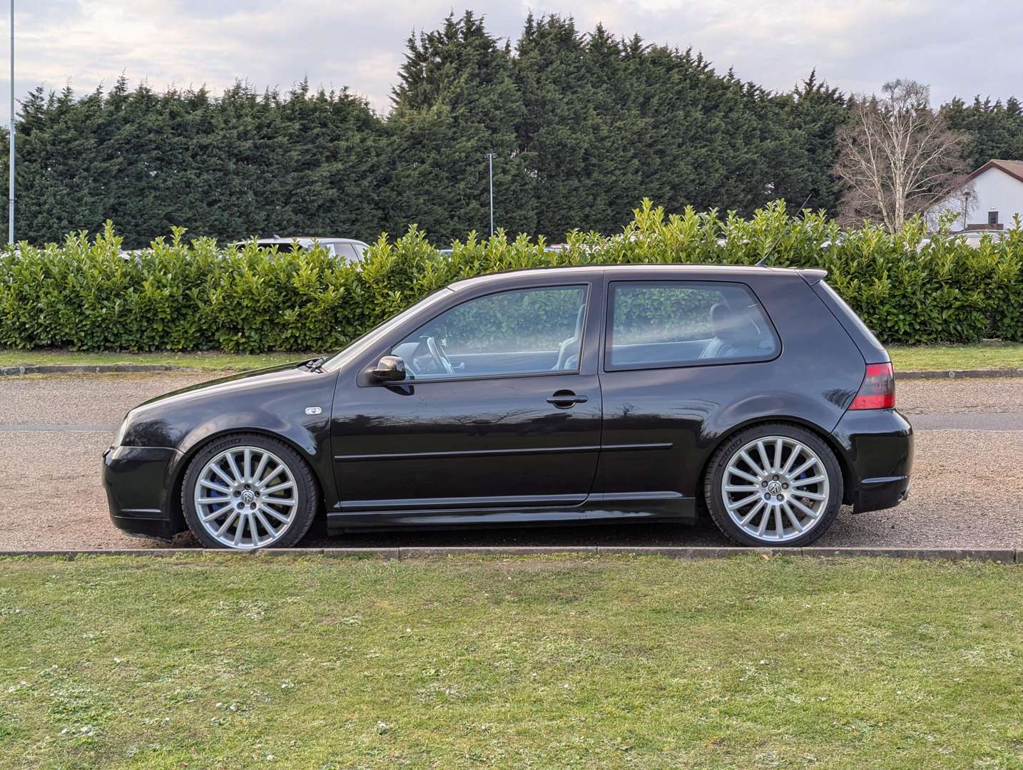 <p>2003 VW GOLF R32</p>