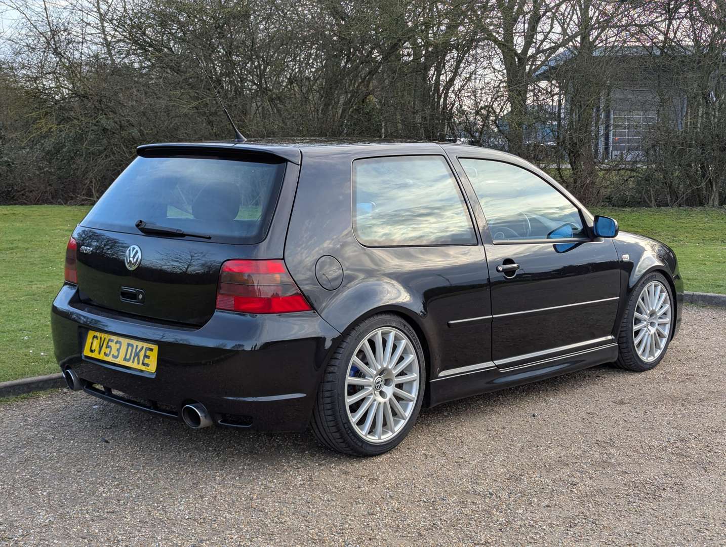 <p>2003 VW GOLF R32</p>